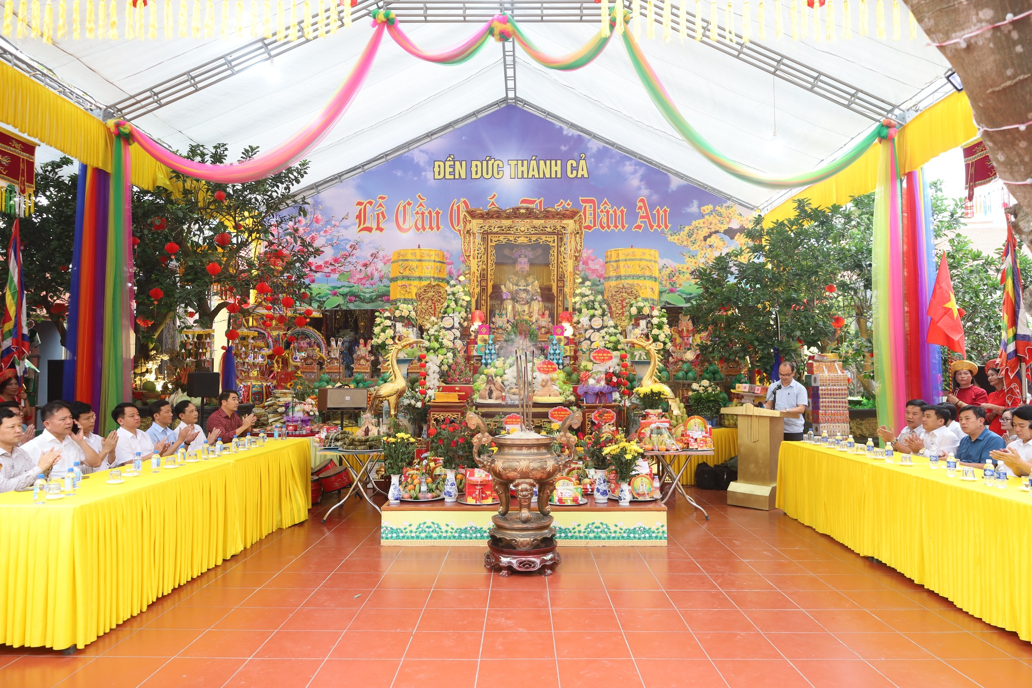 Khai mạc Lễ hội truyền thống Đền Đức Thánh Cả xã Vạn Lộc