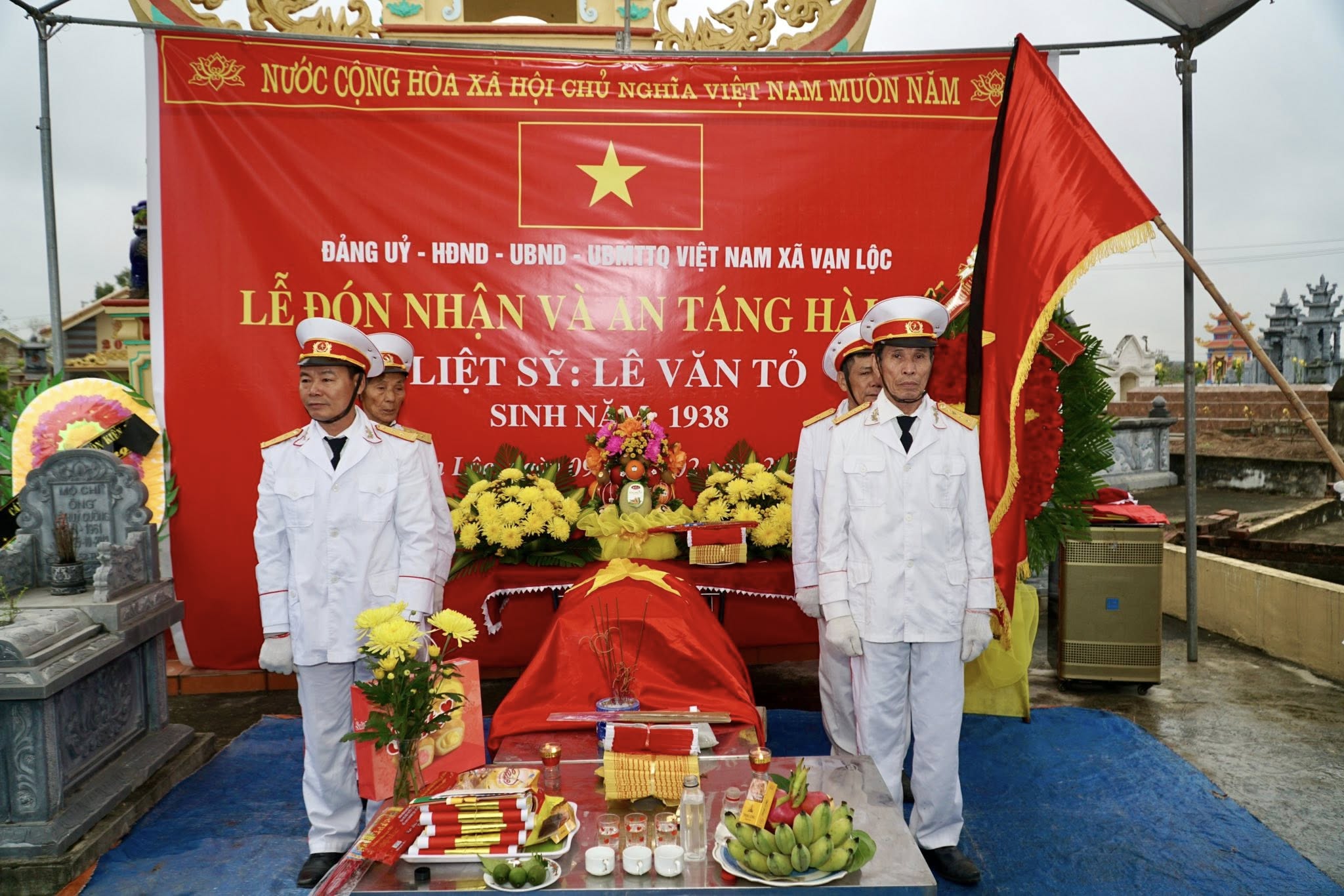 Xã Vạn Lộc tổ chức Lễ đón nhận và an táng hài cốt Liệt sĩ Lê Văn Tỏ