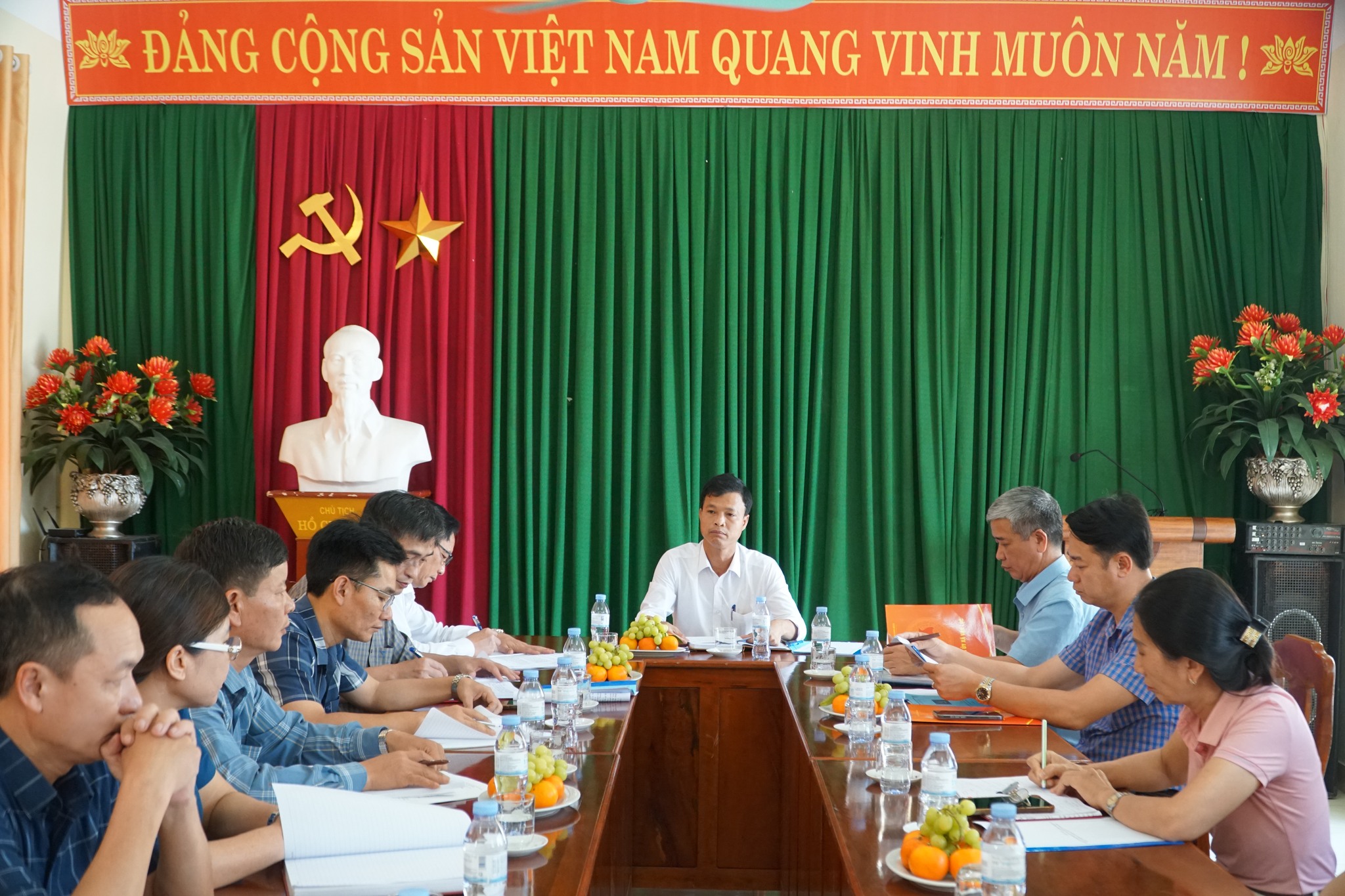 Thường trực Đảng ủy xã làm việc với Chi bộ các trường học đóng trên địa bàn xã Hải Lộc cũ