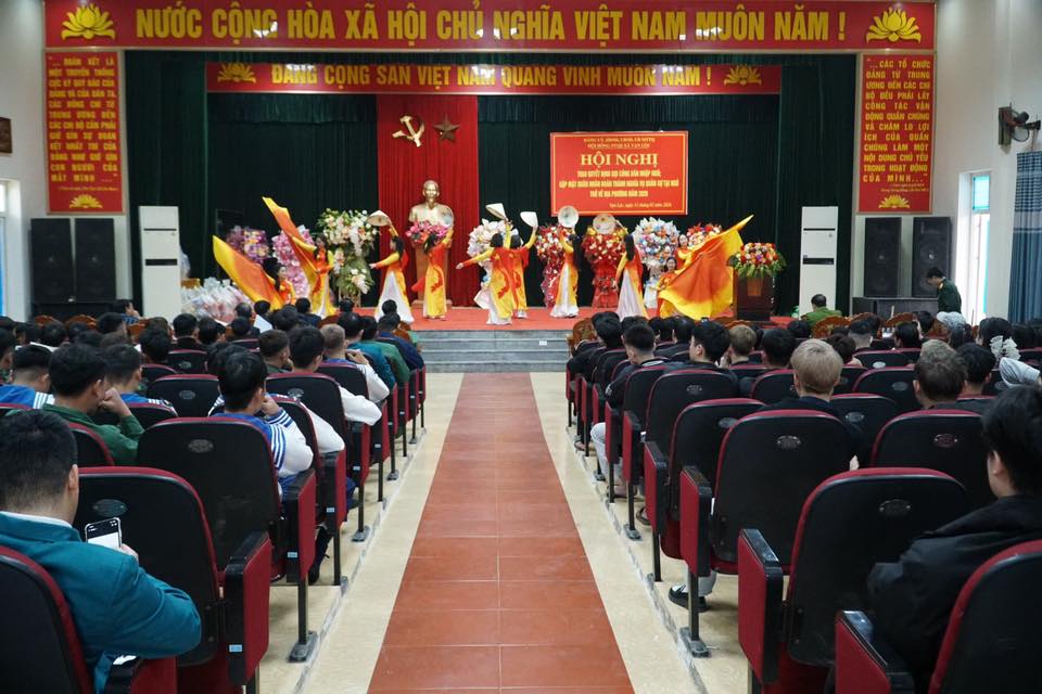 Xã Vạn Lộc tổ chức hội nghị trao quyết định gọi công dân nhập ngũ, gặp mặt quân nhân hoàn thành nghĩa vụ quân sự tại ngũ trở về địa phương năm 2026