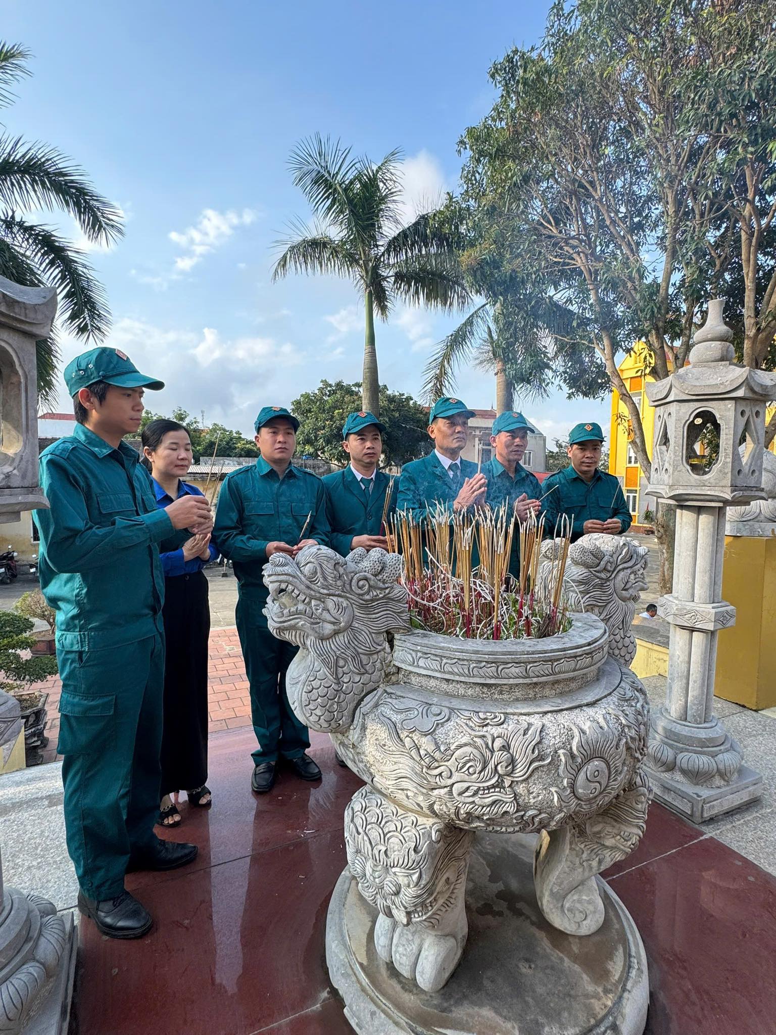 Anh-tin-bai