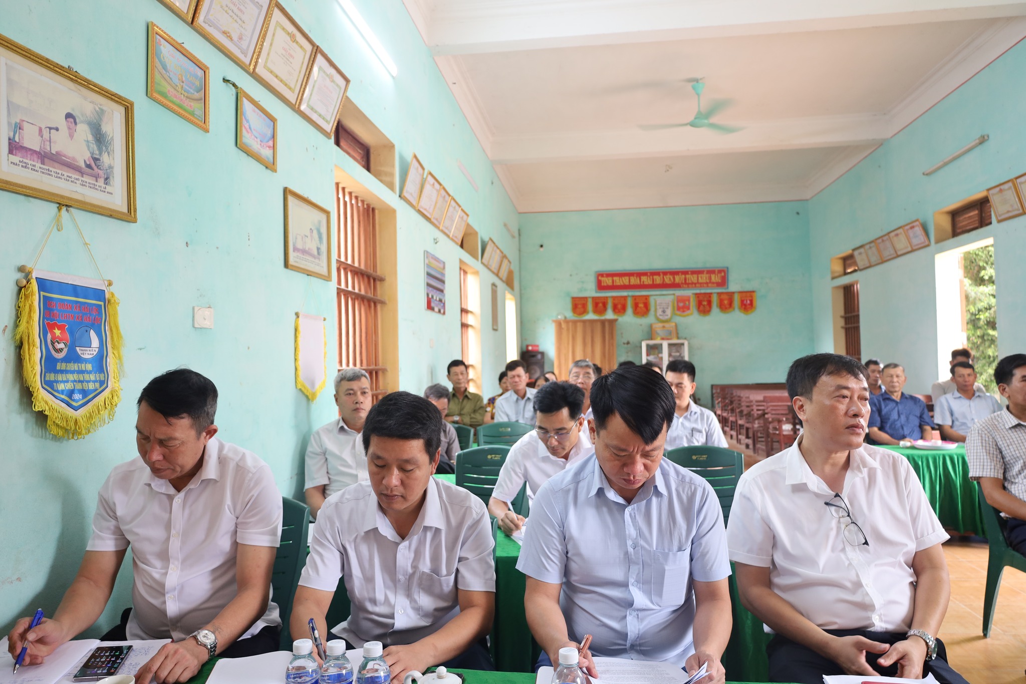 Anh-tin-bai