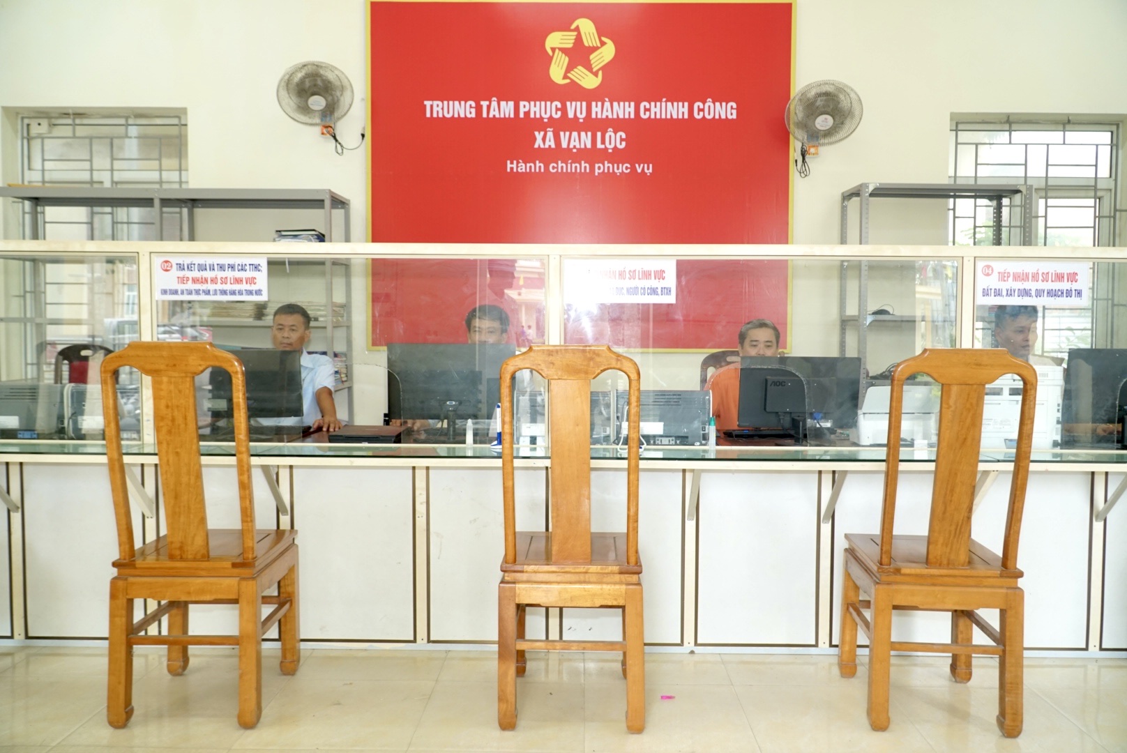 Trung tâm hành chính công Xã Vạn Lộc công bố, công khai thủ tục hành chính và tổ chức vận hành Trung tâm Phục vụ hành chính công cấp tỉnh, cấp xã.