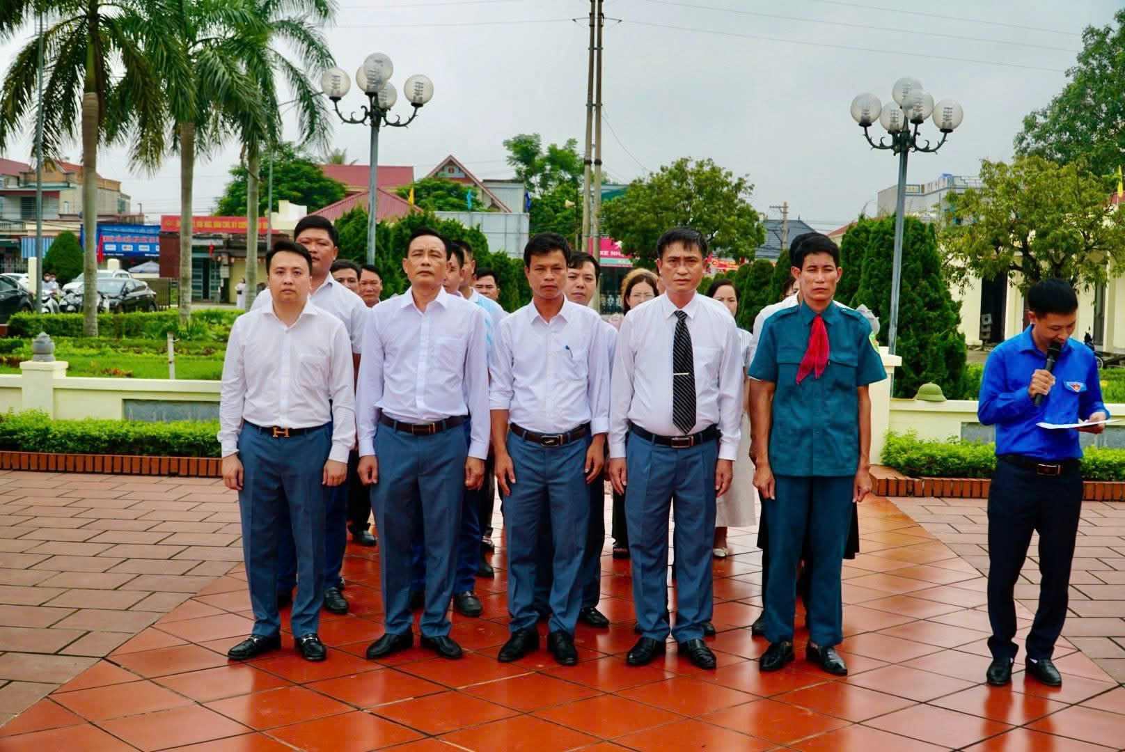 Anh-tin-bai
