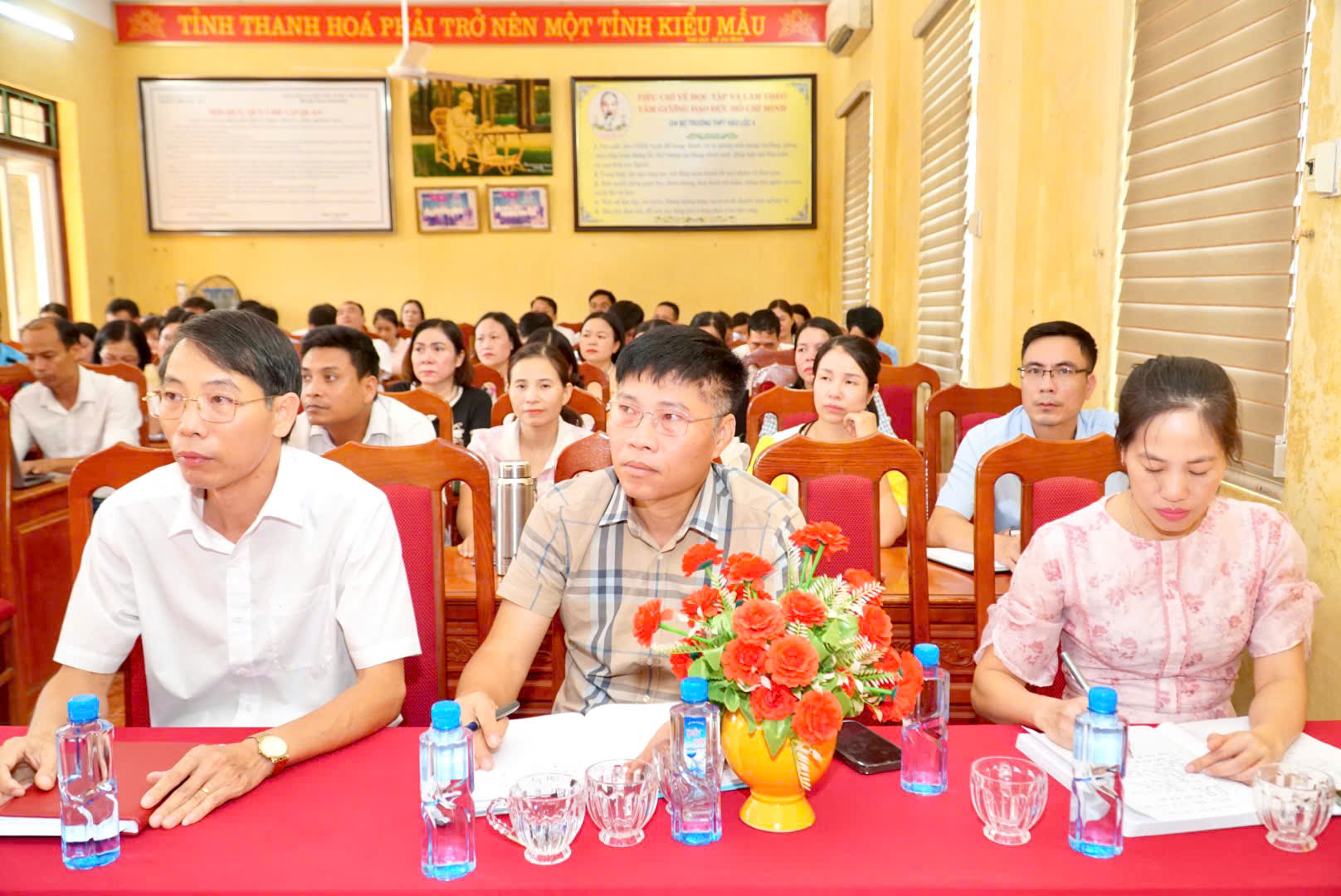 Anh-tin-bai