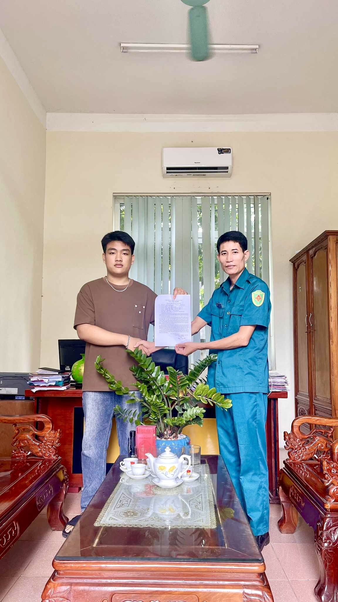 Thanh niên xã Vạn Lộc viết đơn tình nguyện nhập ngũ năm 2026