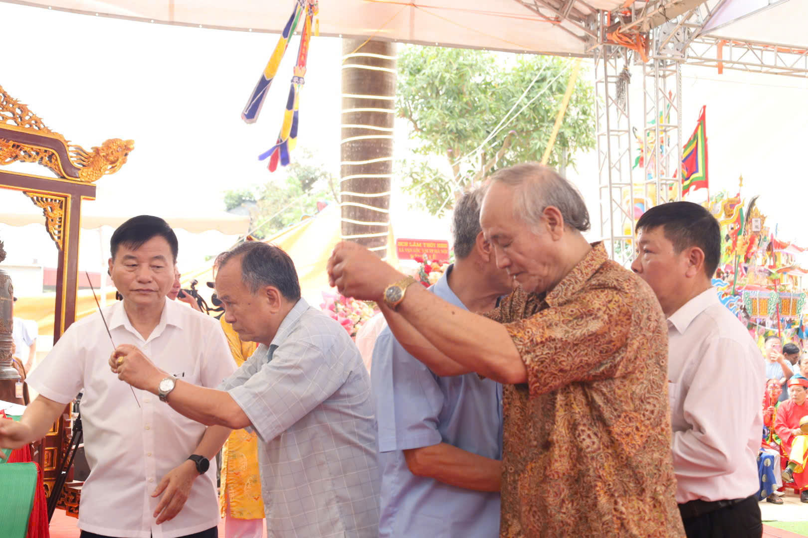 Anh-tin-bai