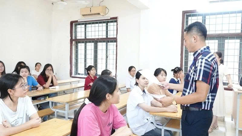 Anh-tin-bai