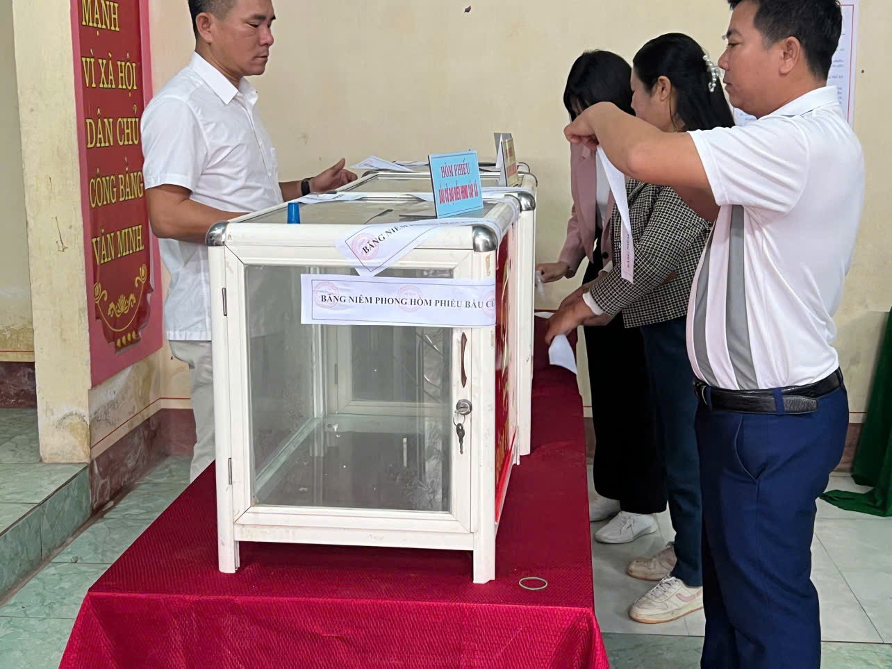 Anh-tin-bai