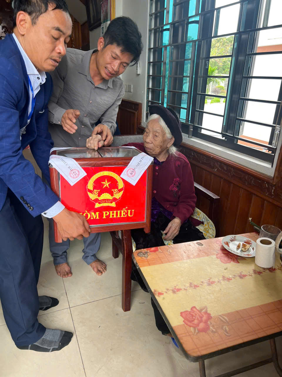 Anh-tin-bai