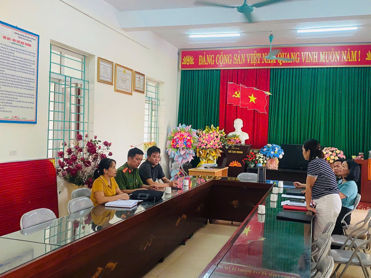 Anh-tin-bai