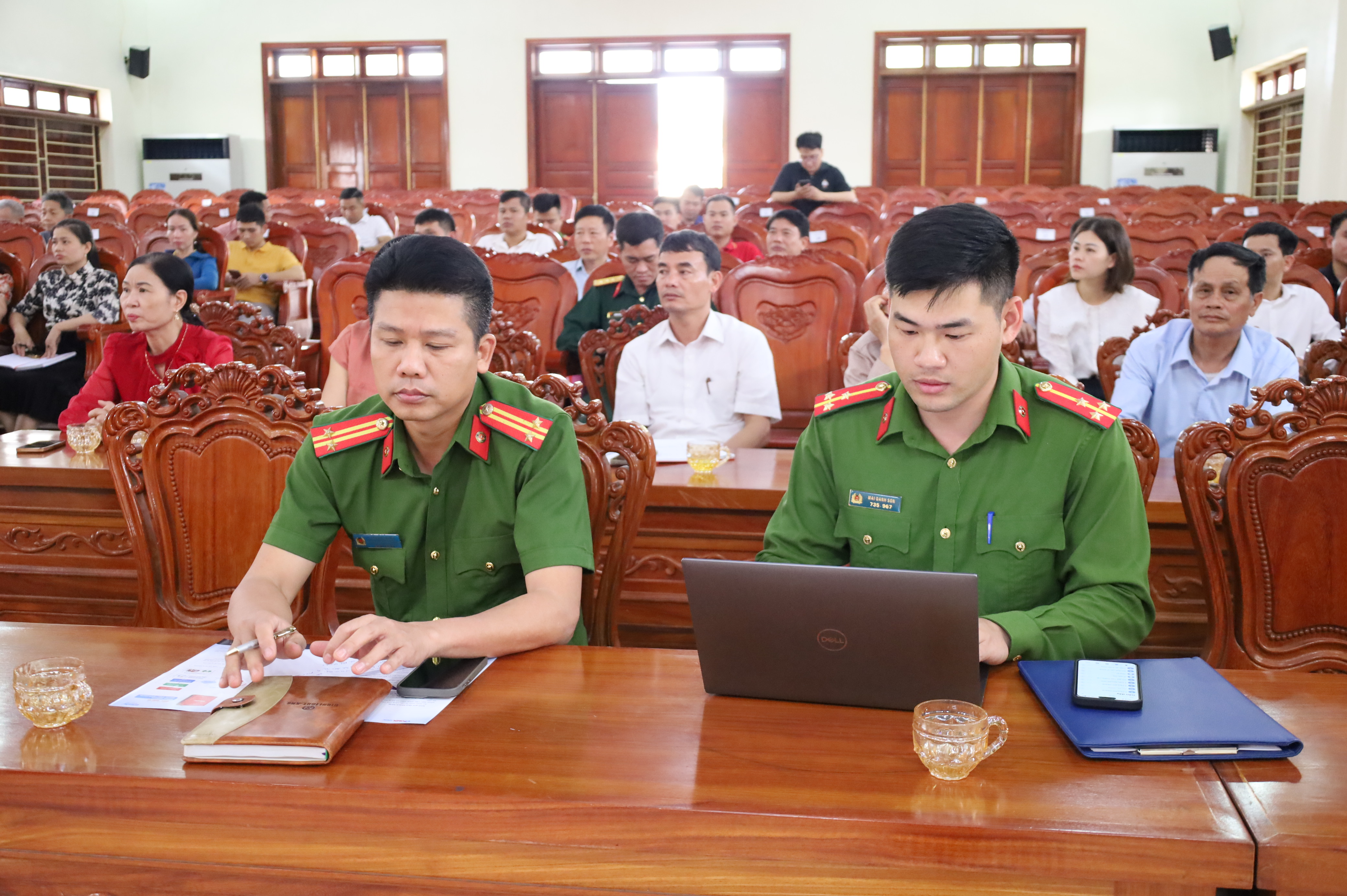Anh-tin-bai