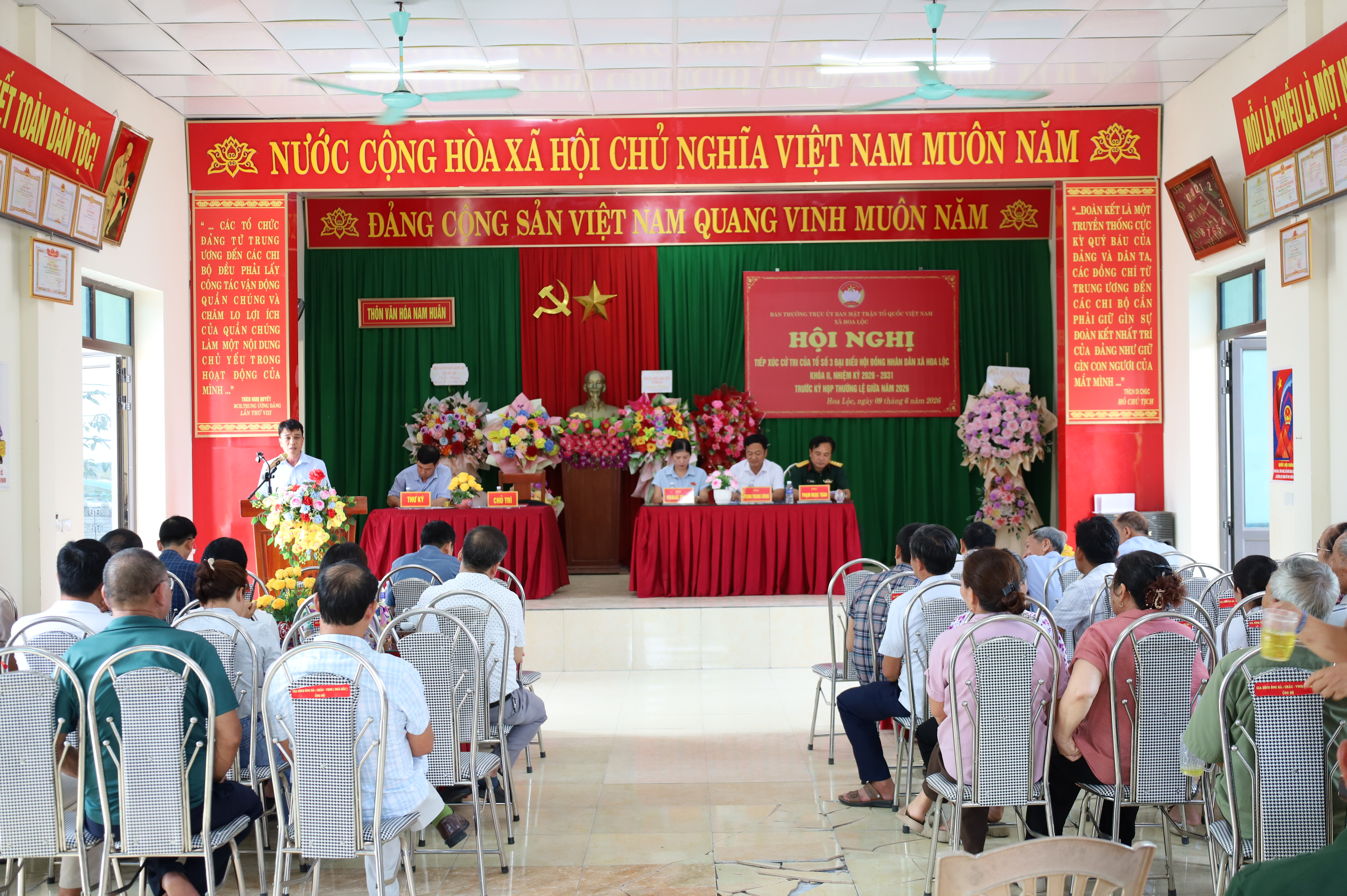 Các tổ đại biểu HĐND xã Hoa Lộc tiếp xúc cử tri tại khu vực Hòa Lộc cũ