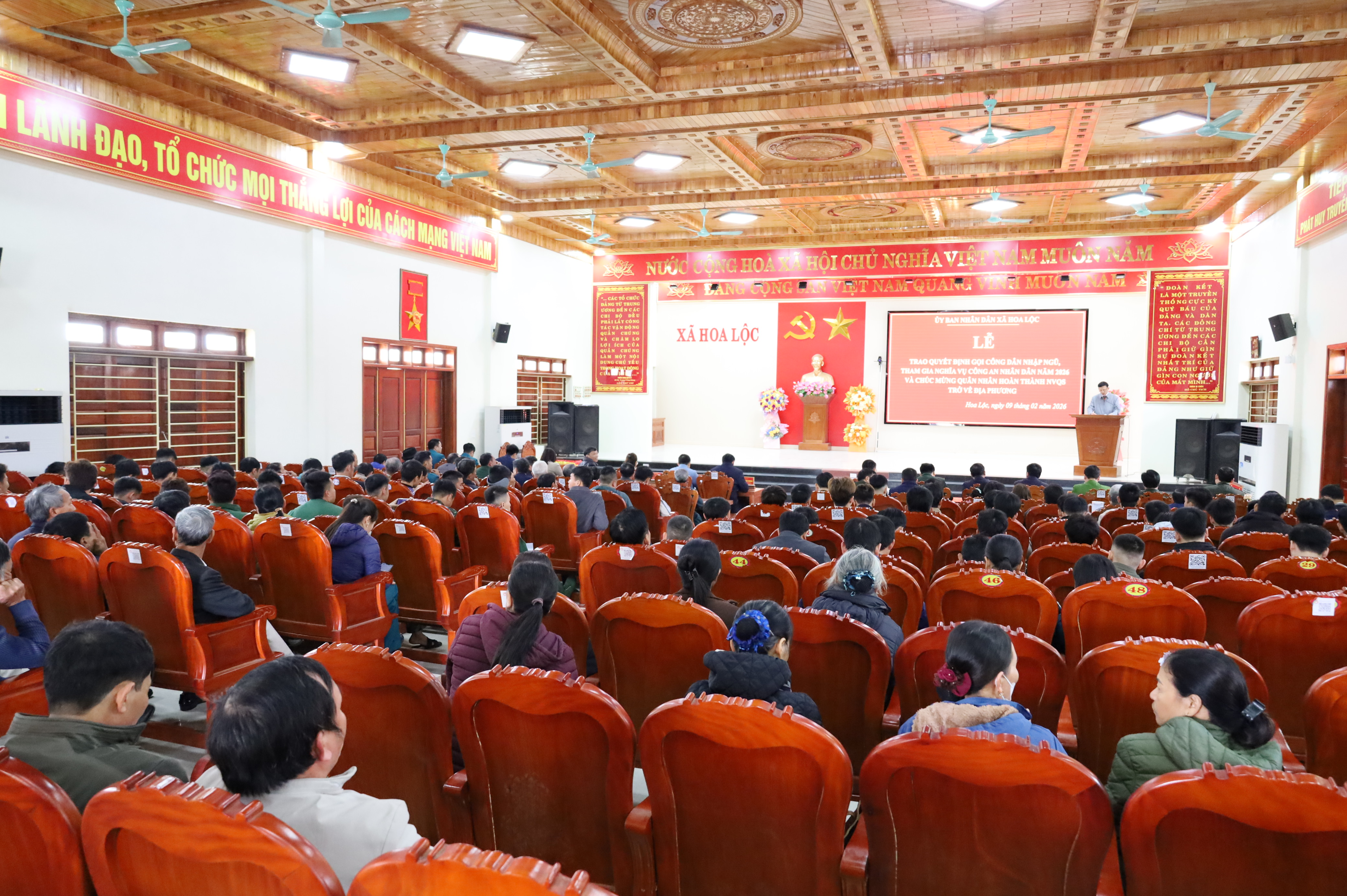 Xã Hoa Lộc tổ chức Lễ trao quyết định gọi công dân nhập ngũ, tham gia nghĩa vụ công an nhân dân năm 2026; gặp mặt, chúc mừng quân nhân hoàn thành nghĩa vụ quân sự trở về địa phương