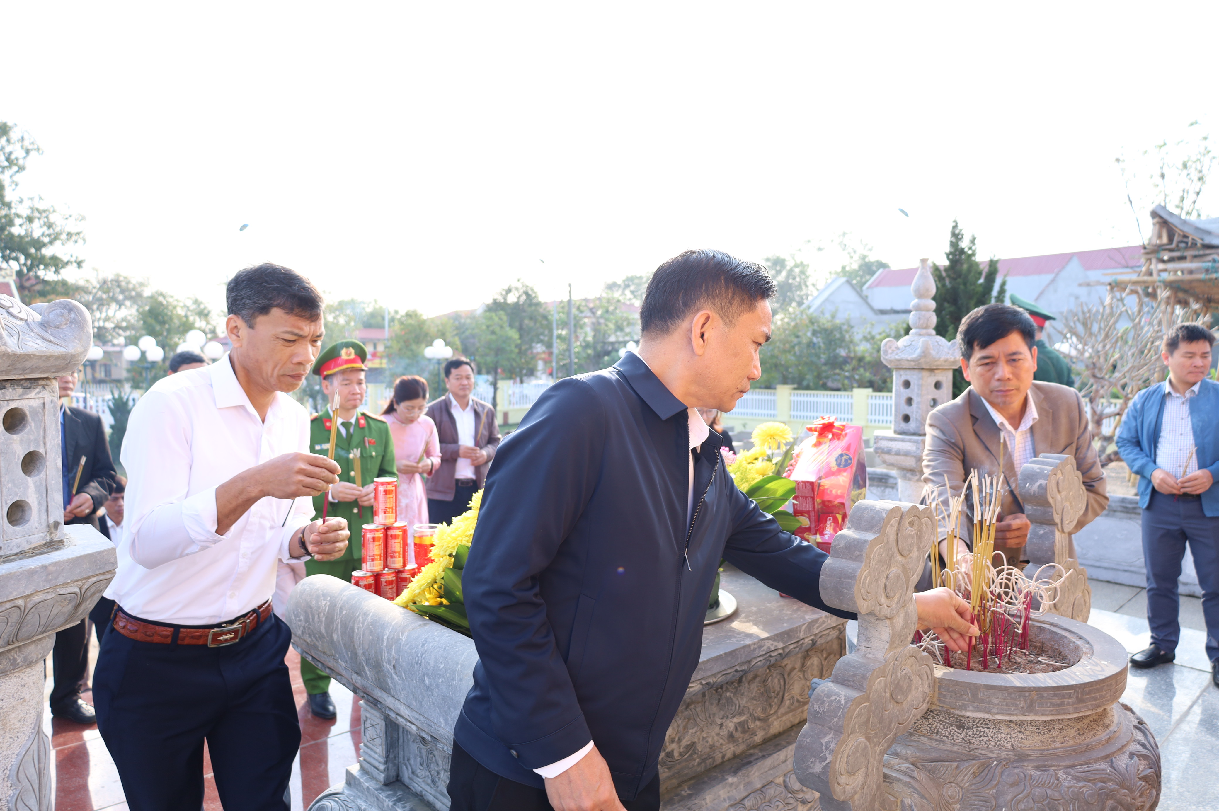Anh-tin-bai