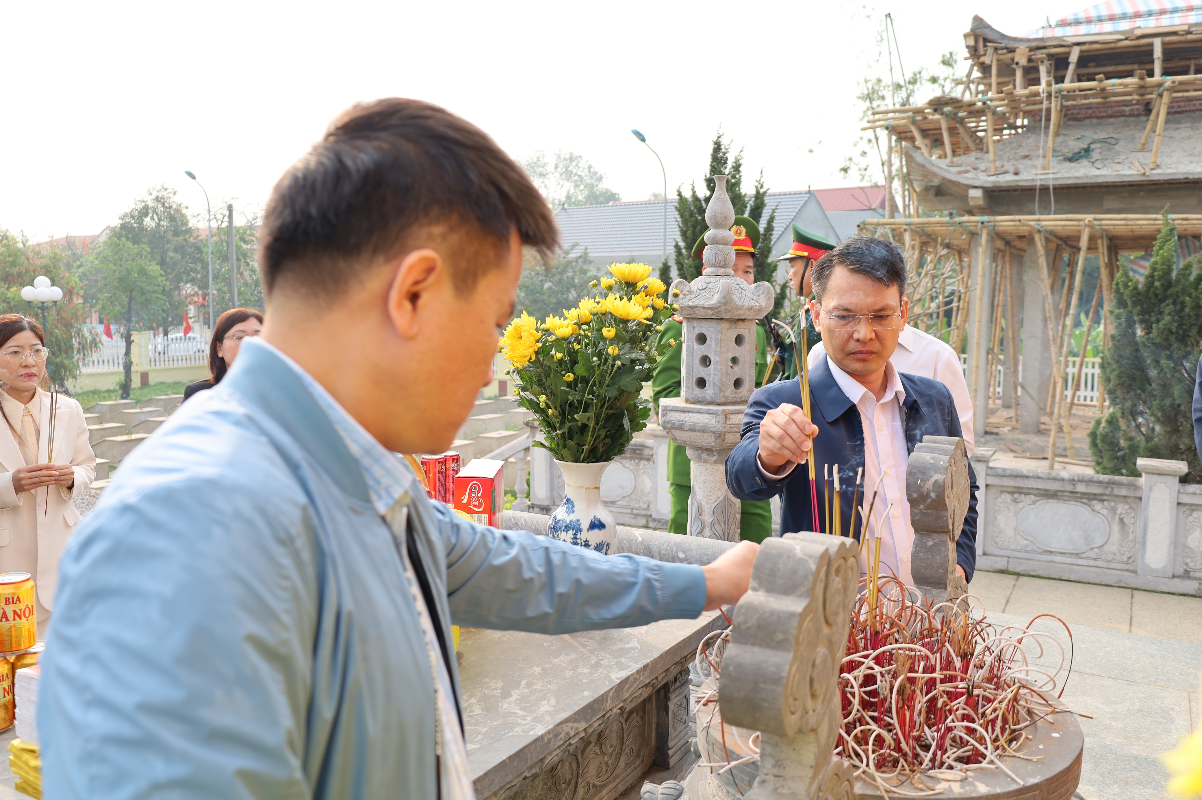 Anh-tin-bai