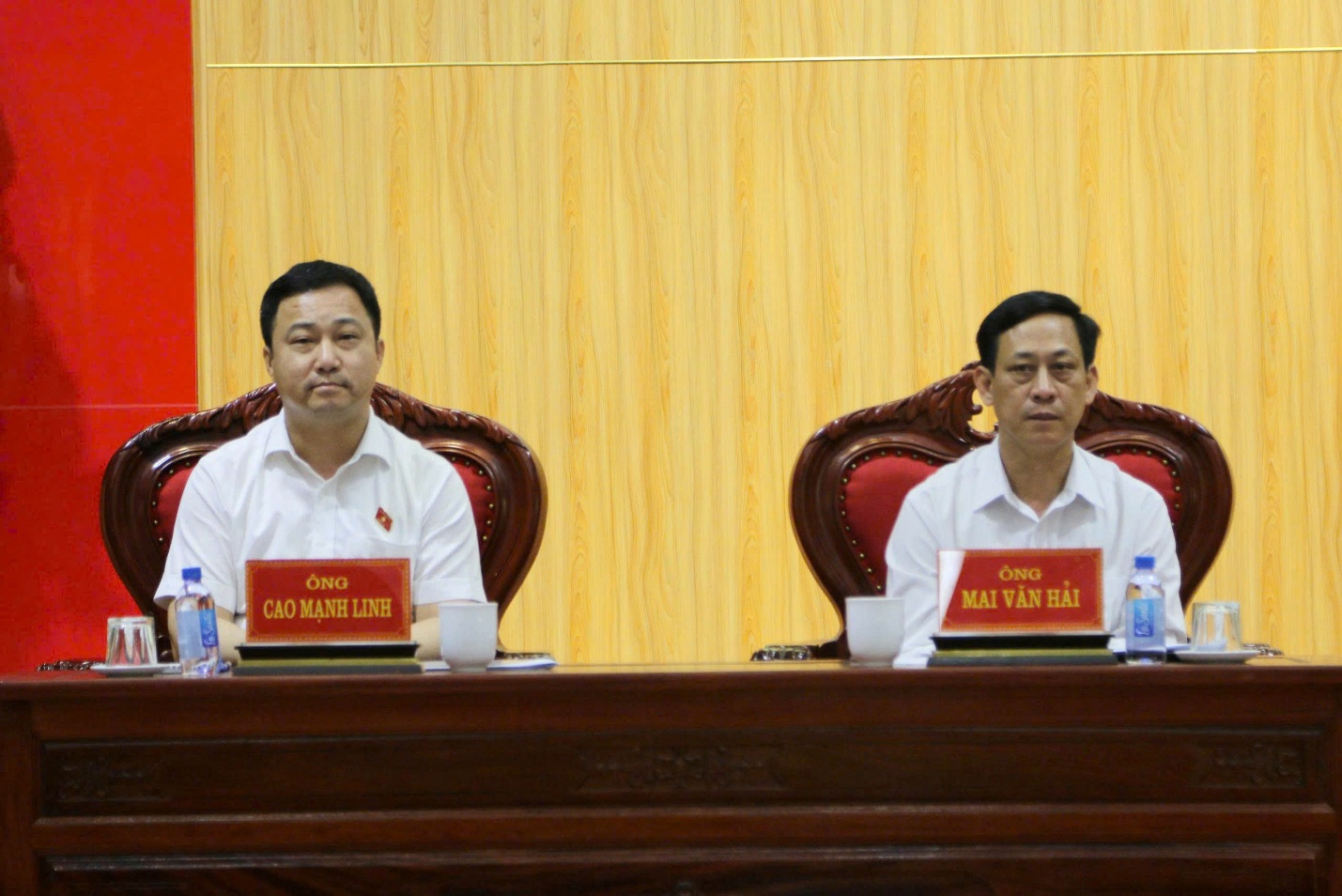 Ảnh có chứa trang phục, Mặt người, đàn ông, người
Nội dung do AI tạo ra có thể không chính xác.
