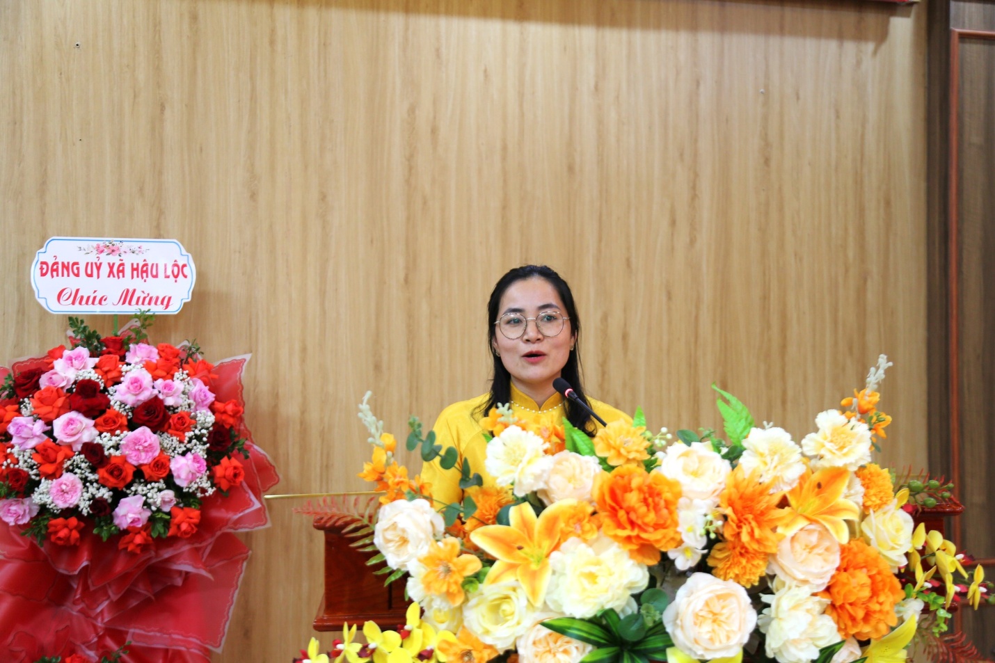 Ảnh có chứa Cắm hoa, Nghề bán hoa, Thiết kế hoa cỏ, Hoa cắt cắm
Nội dung do AI tạo ra có thể không chính xác.