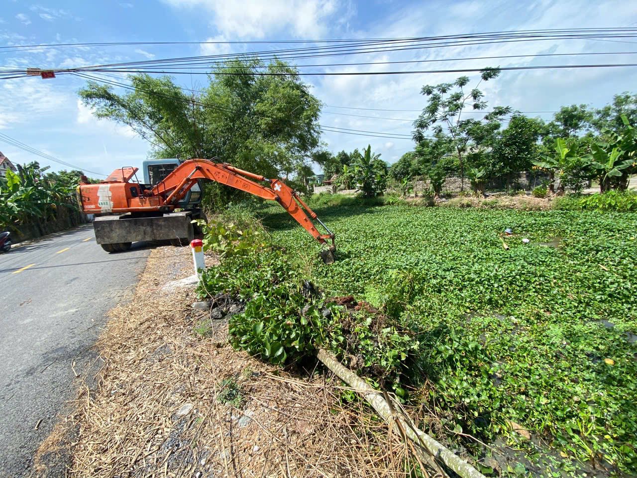 HTX Nông nghiệp Đông Thành khẩn trương ra quân khơi thông thủy lợi nội đồng sau Đại hội lần thứ Nhất.