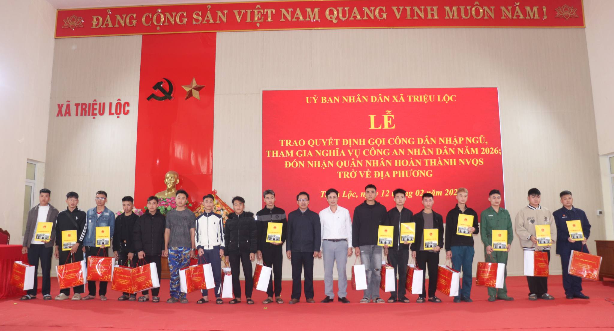 Xã Triệu Lộc tổ chức Lễ trao quyết định gọi công dân nhập ngũ, tham gia nghĩa vụ công an nhân dân năm 2026 và đón nhận quân nhân hoàn thành NVQS trở về địa phương