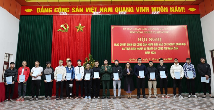Quảng Phú trao Quyết định cho 52 công dân trúng tuyển nghĩa vụ quân sự và công an năm 2026