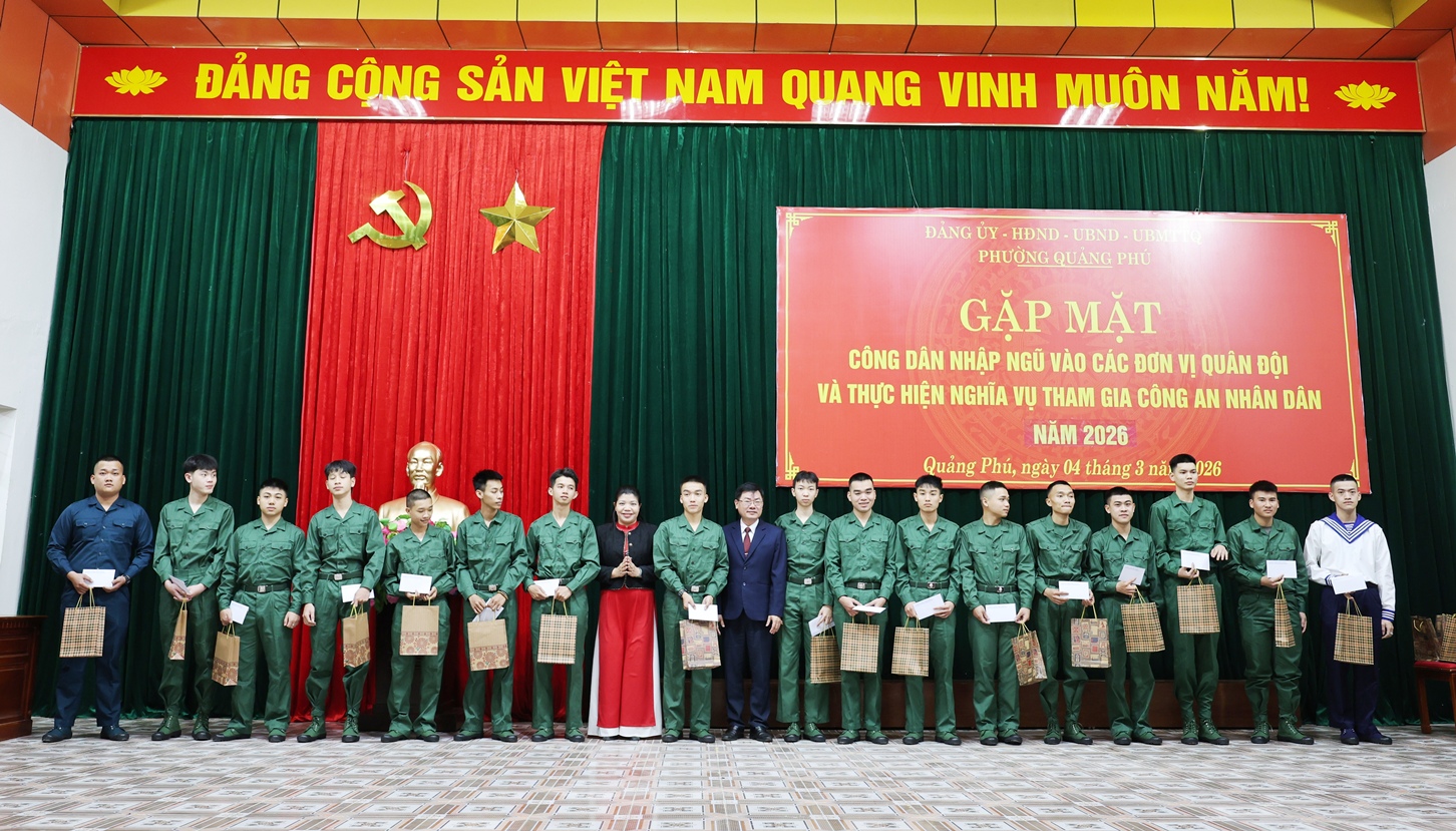 Phường Quảng Phú gặp mặt Công dân nhập ngũ vào các đơn vị Quân đội và thực hiện nghĩa vụ tham gia Công an Nhân dân