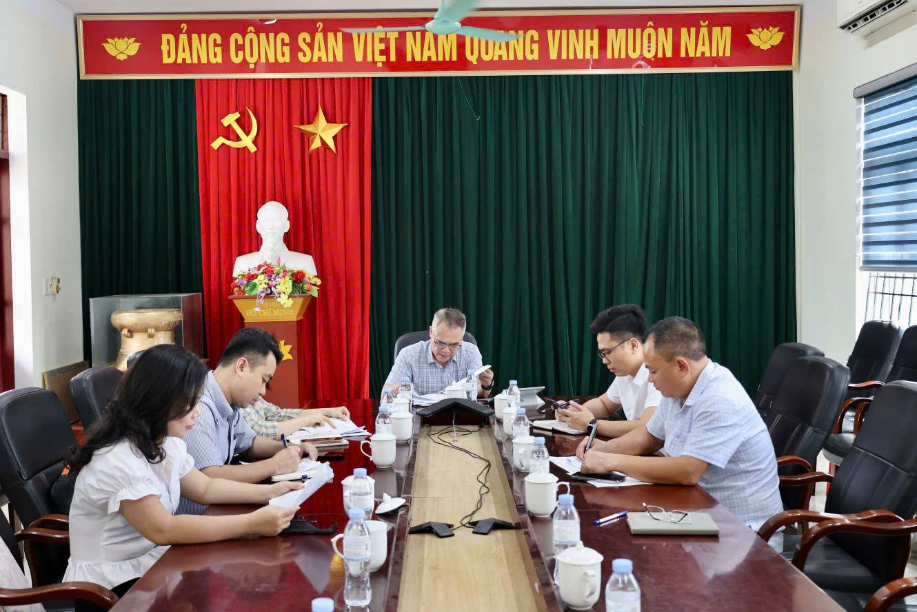 UBND phường Quảng Phú tổ chức hội nghị làm việc với các phòng, đơn vị về giải quyết ý kiến, kiến nghị của cử tri