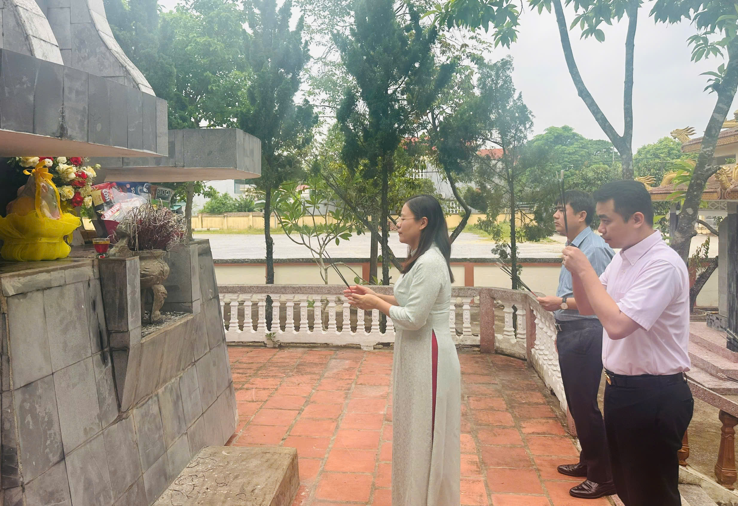 Anh-tin-bai