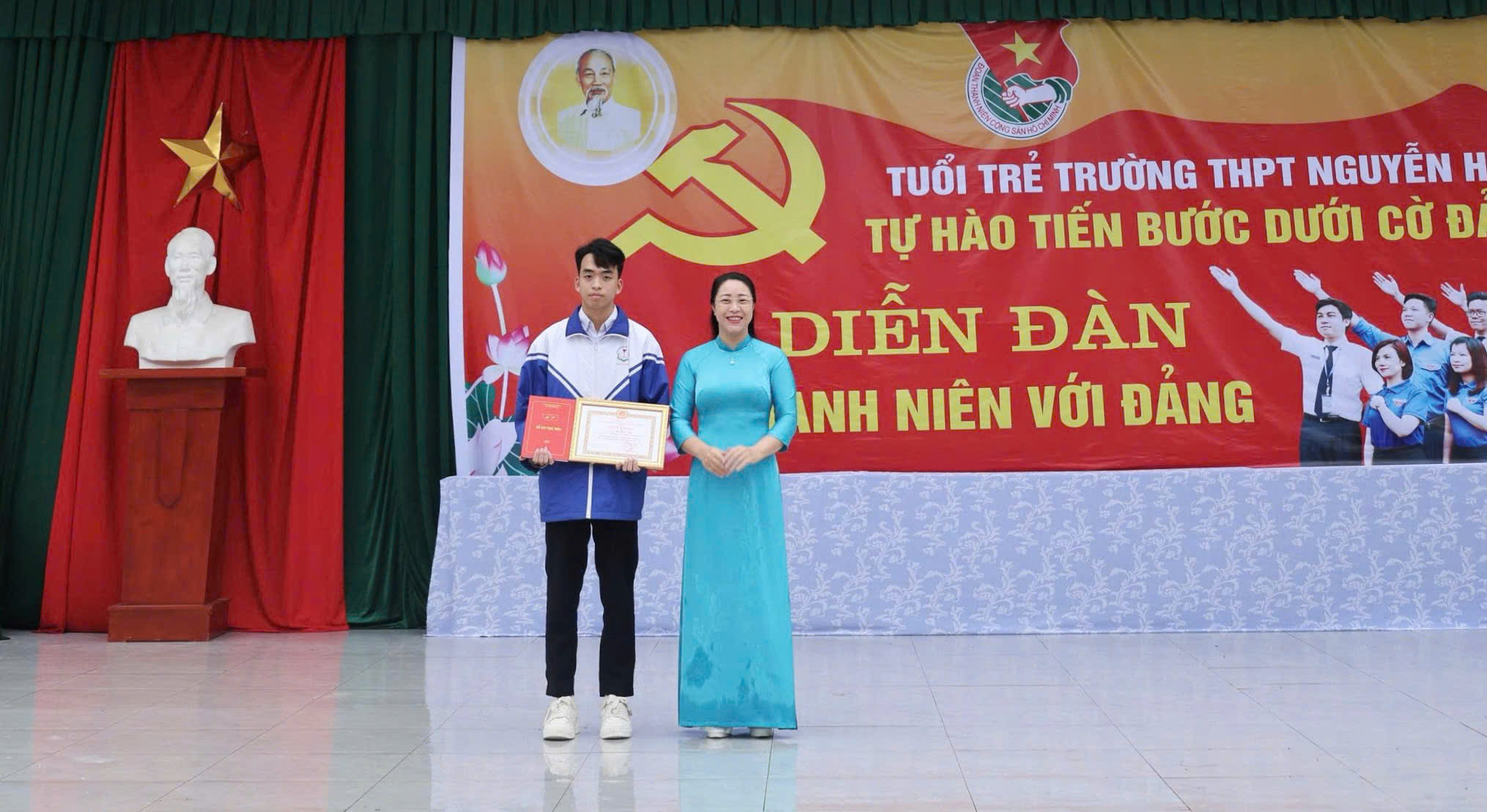 Anh-tin-bai