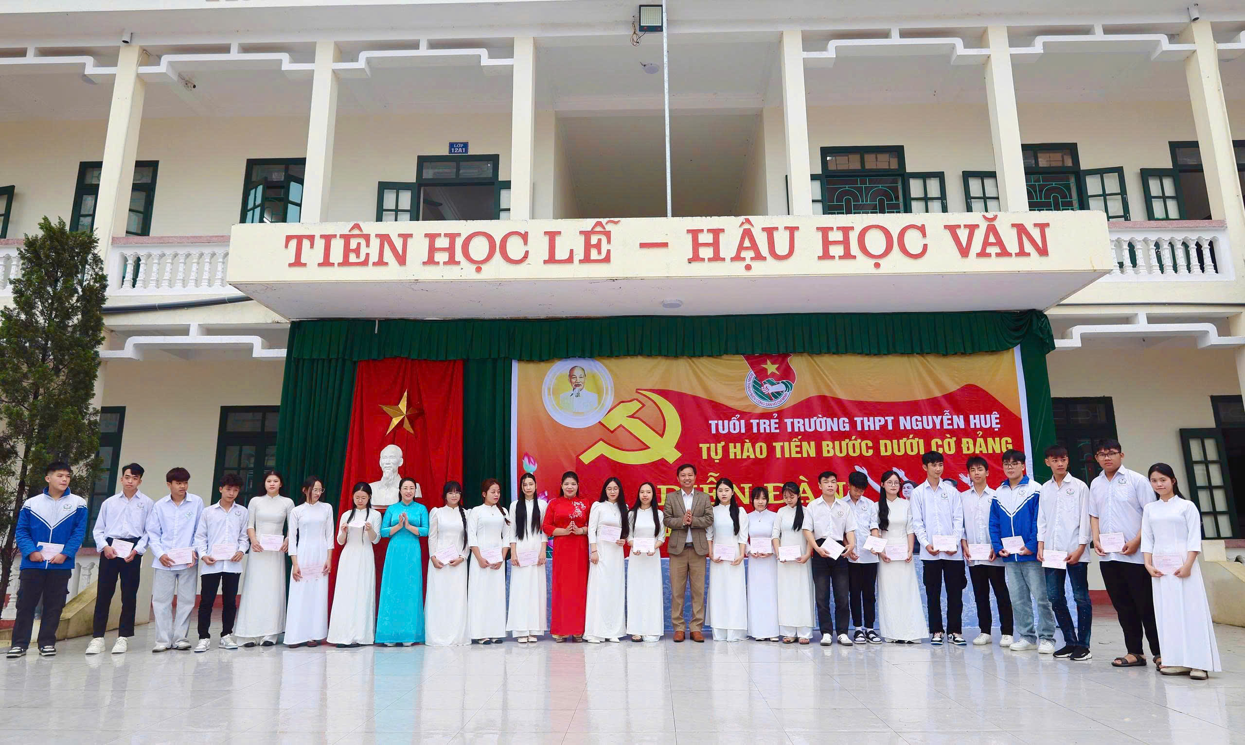 Anh-tin-bai