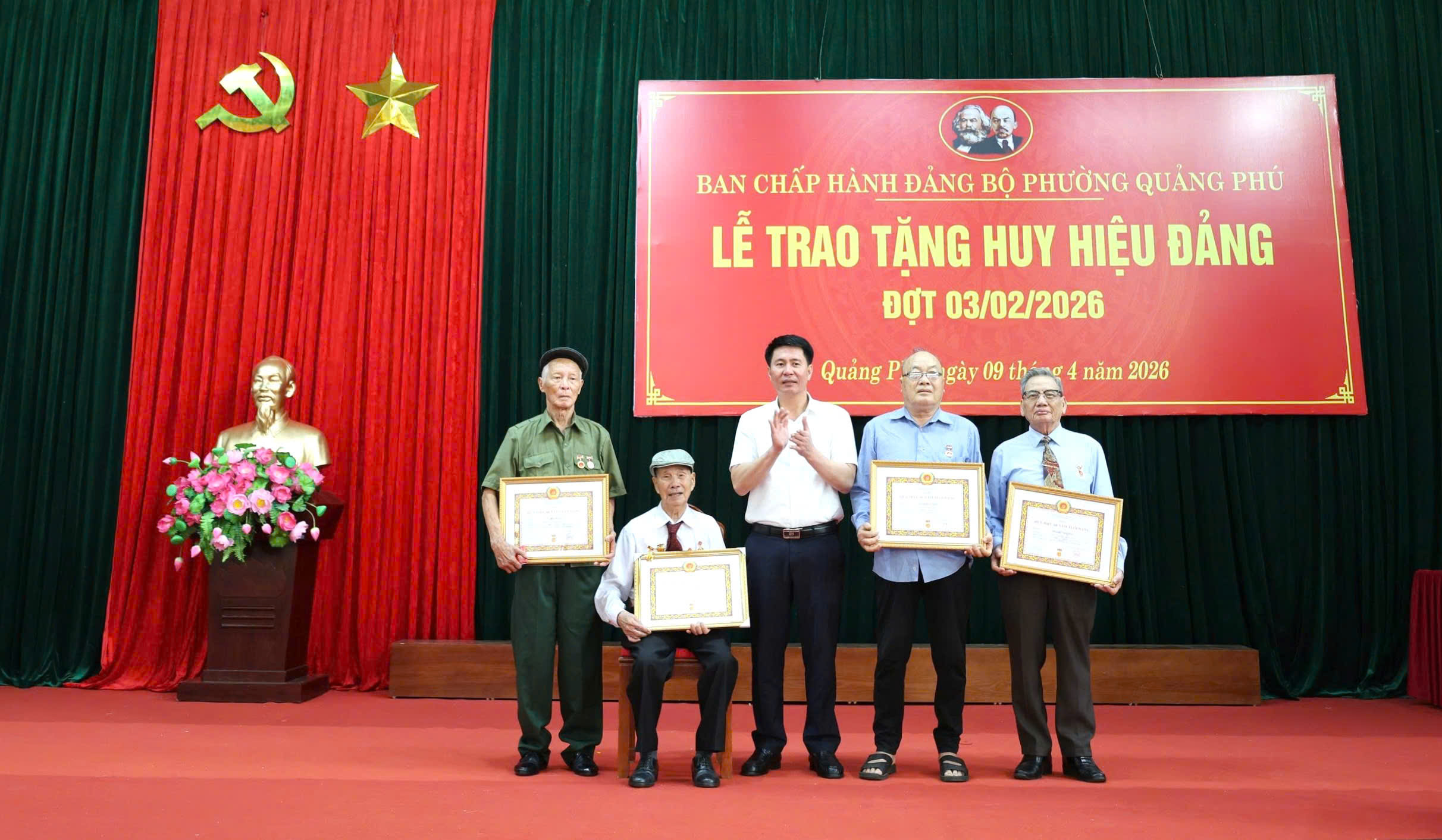 Anh-tin-bai