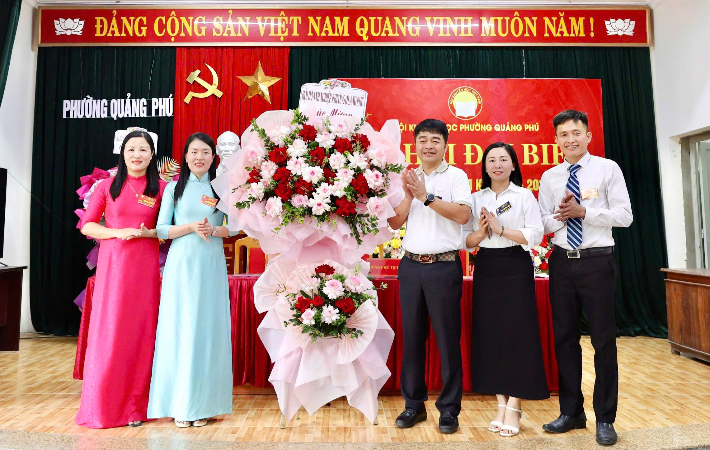 Anh-tin-bai