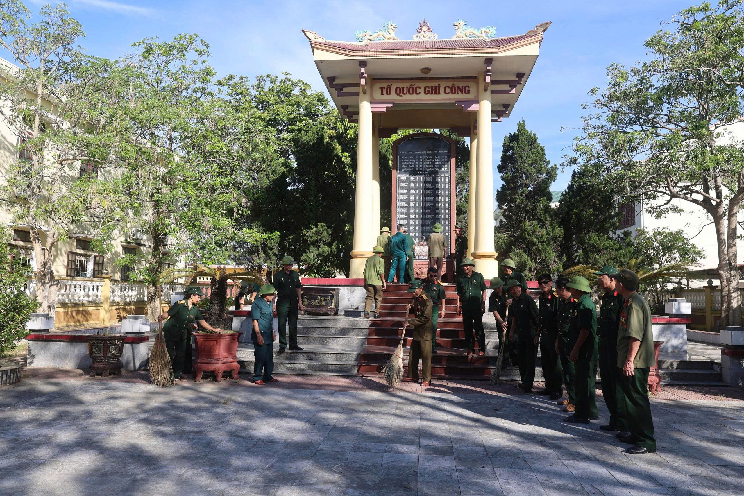 Anh-tin-bai