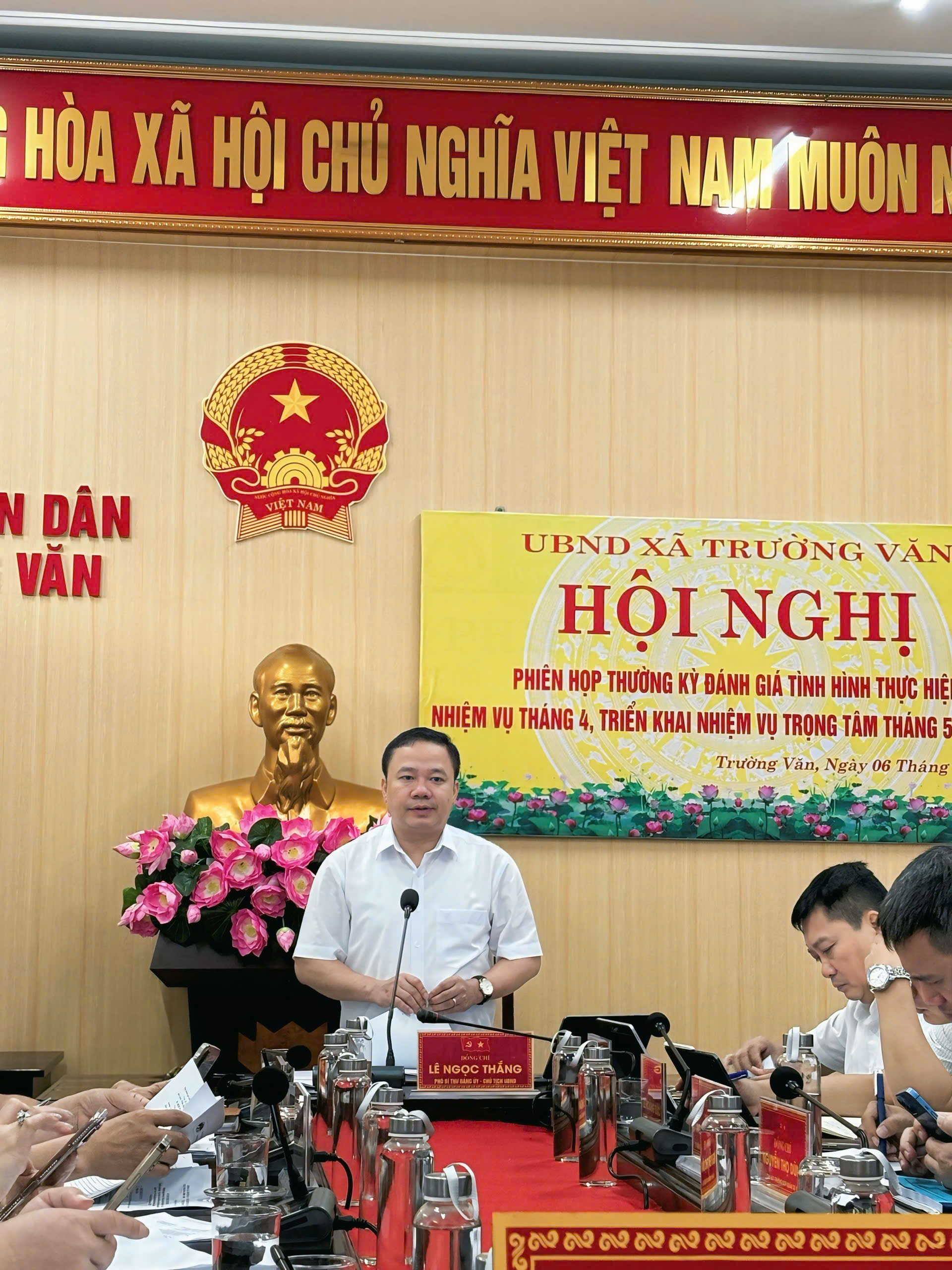 HỘI NGHỊ ĐÁNH GIÁ TÌNH HÌNH THỰC HIỆN NHIỆM VỤ THÁNG 4, TRIỂN KHAI NHIỆM VỤ THÁNG 5 NĂM 2026 – UBND XÃ TRƯỜNG VĂN