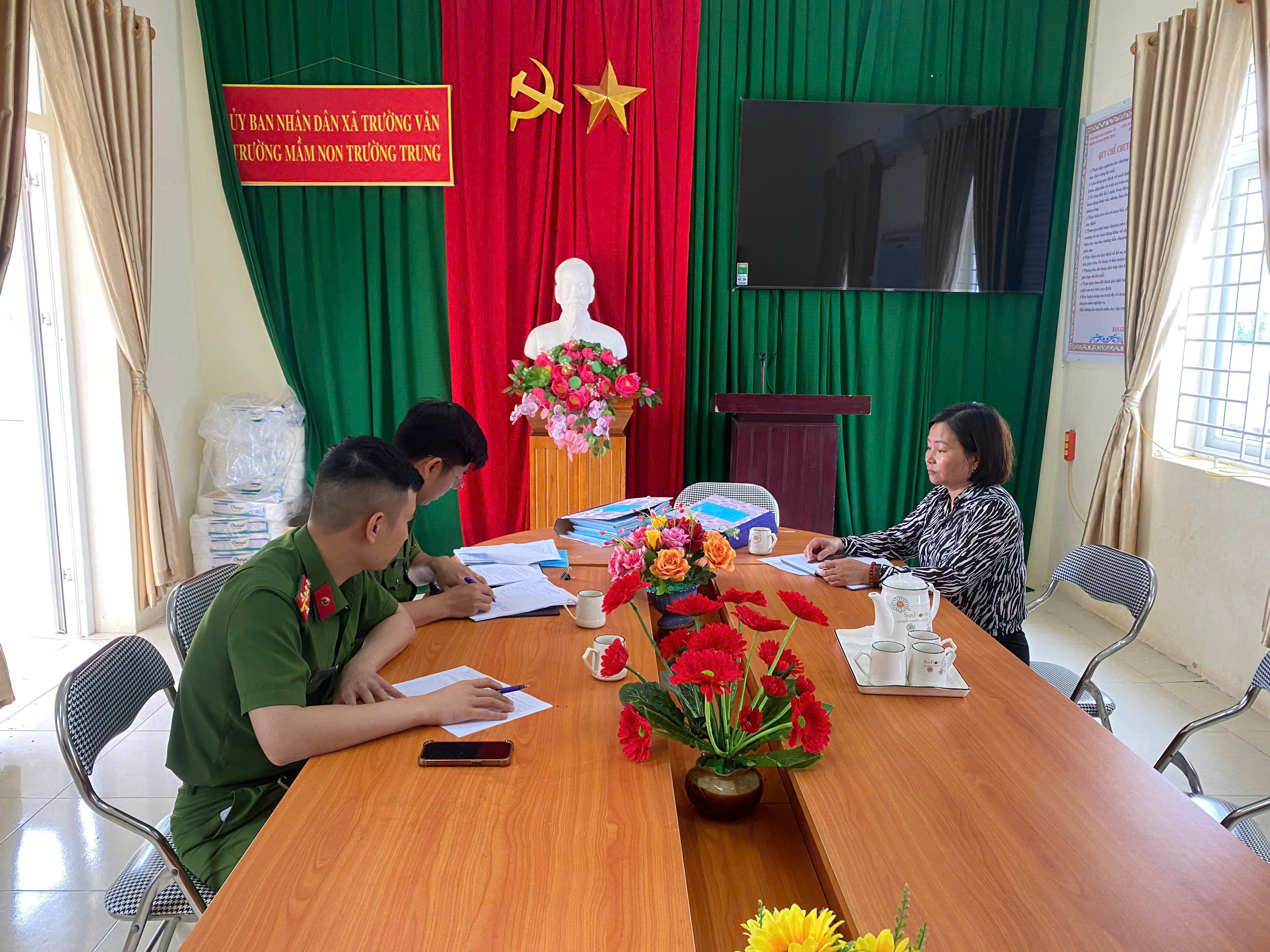 ĐẨY MẠNH THÁNG HÀNH ĐỘNG VÌ AN TOÀN THỰC PHẨM TRÊN ĐỊA BÀN XÃ TRƯỜNG VĂN 