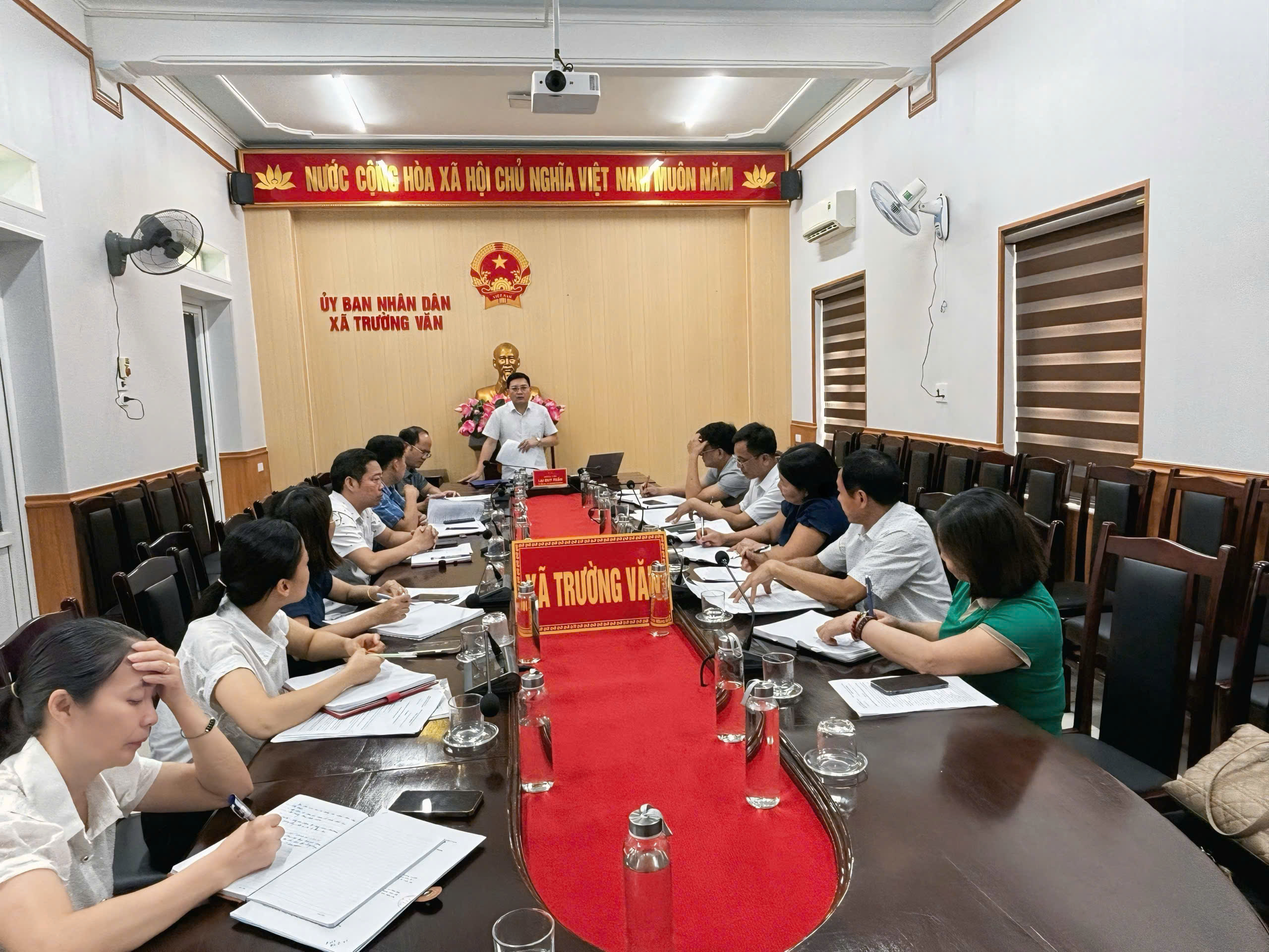 UBND XÃ TRƯỜNG VĂN TỔ CHỨC HỘI NGHỊ LÀM VIỆC VỀ XÂY DỰNG TRƯỜNG CHUẨN QUỐC GIA