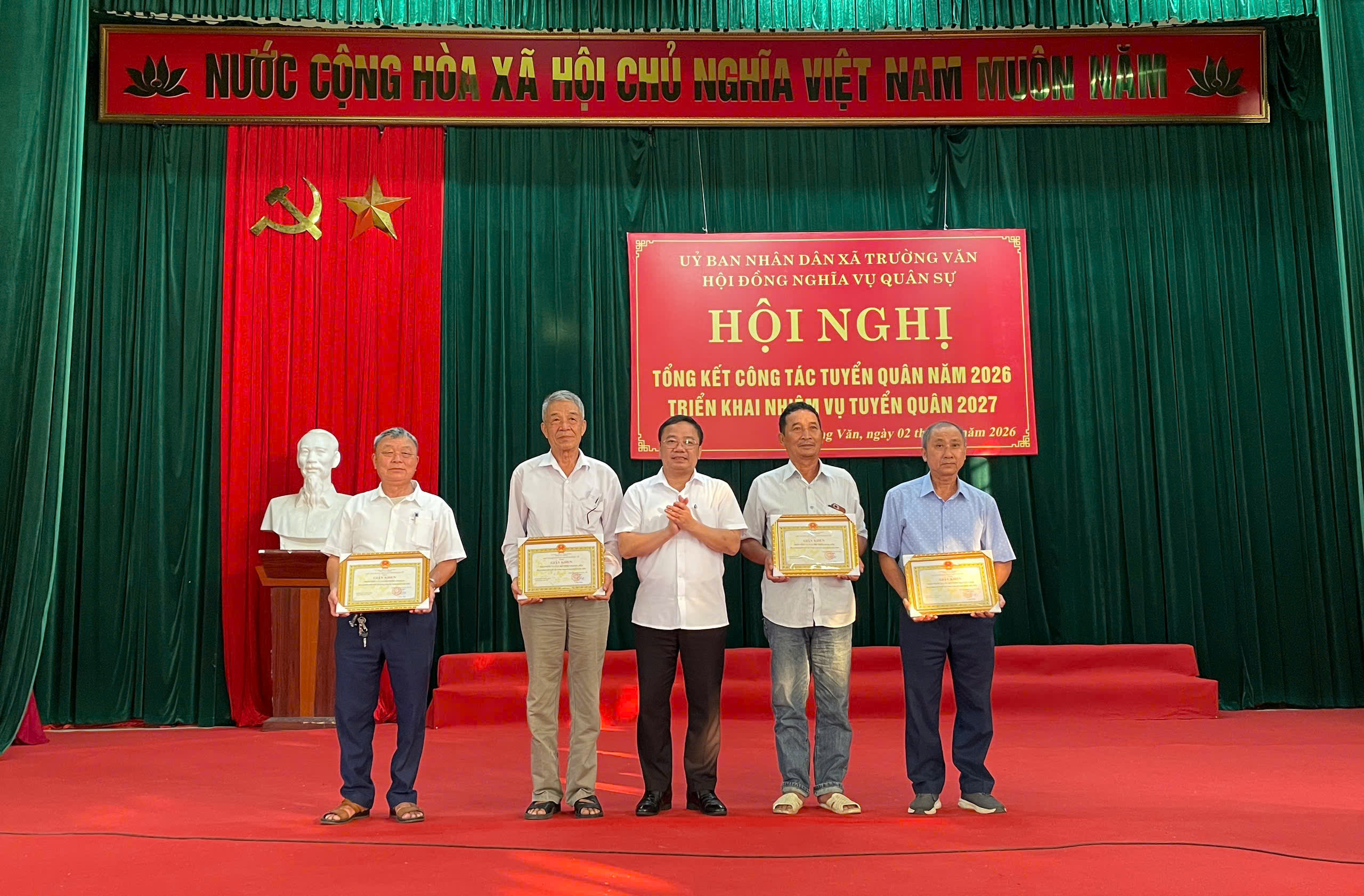 Anh-tin-bai