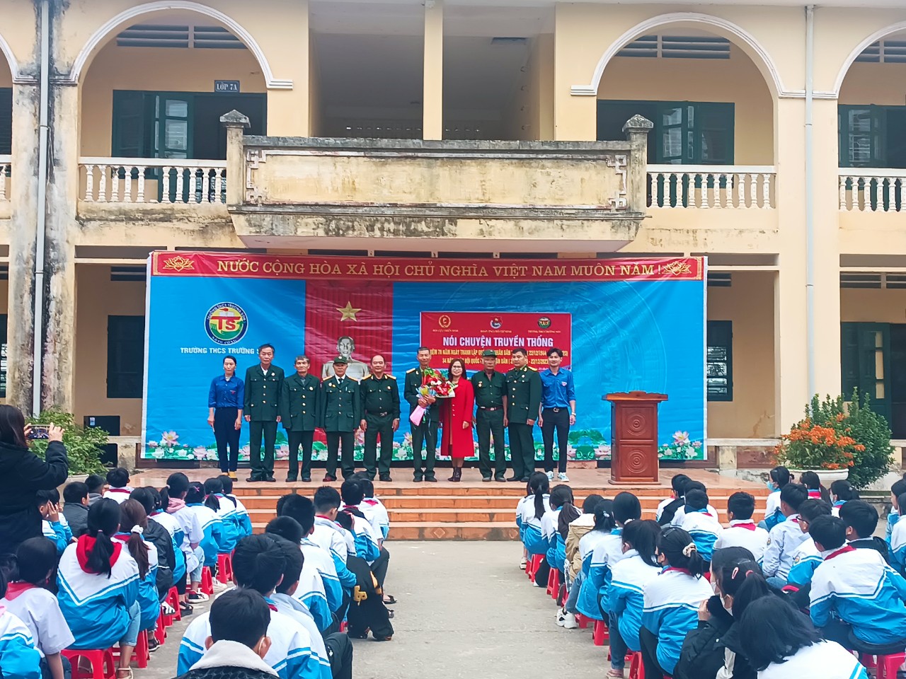 Nói chuyện 1.jpg