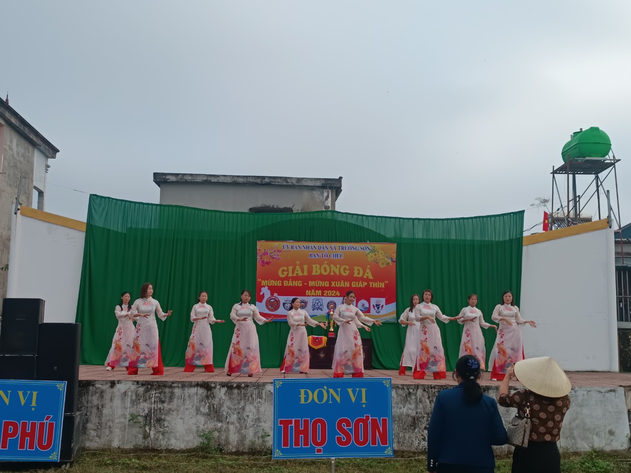 văn nghệ.jpg