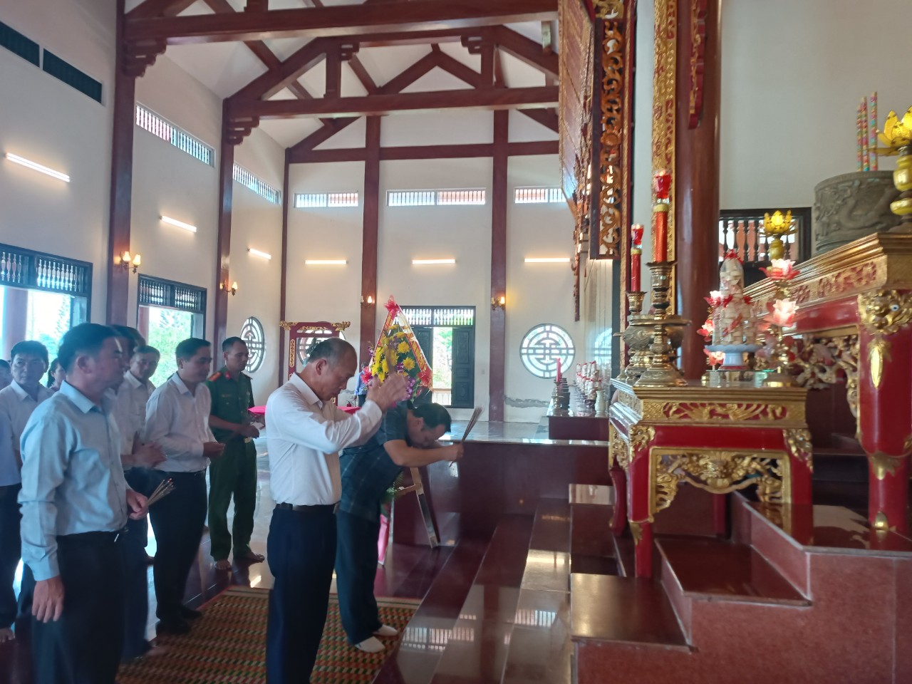 thắp nến tri ân.jpg