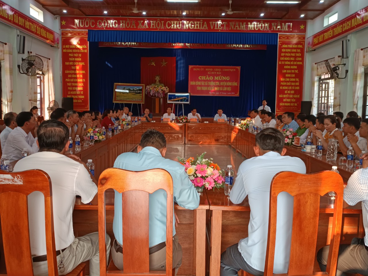 toàn cảnh buổi làm việc phía trước.jpg