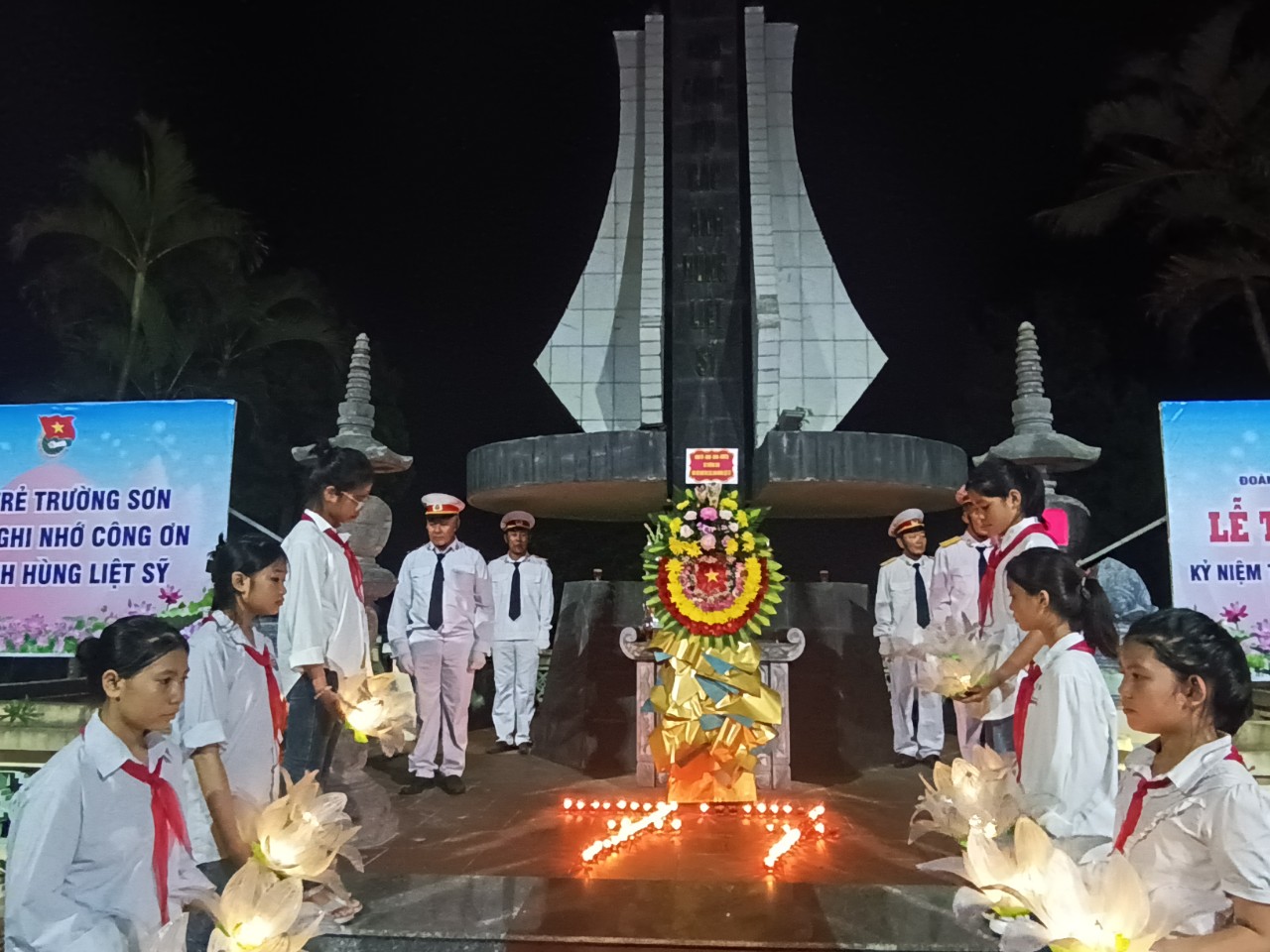 Tượng đài 3.jpg