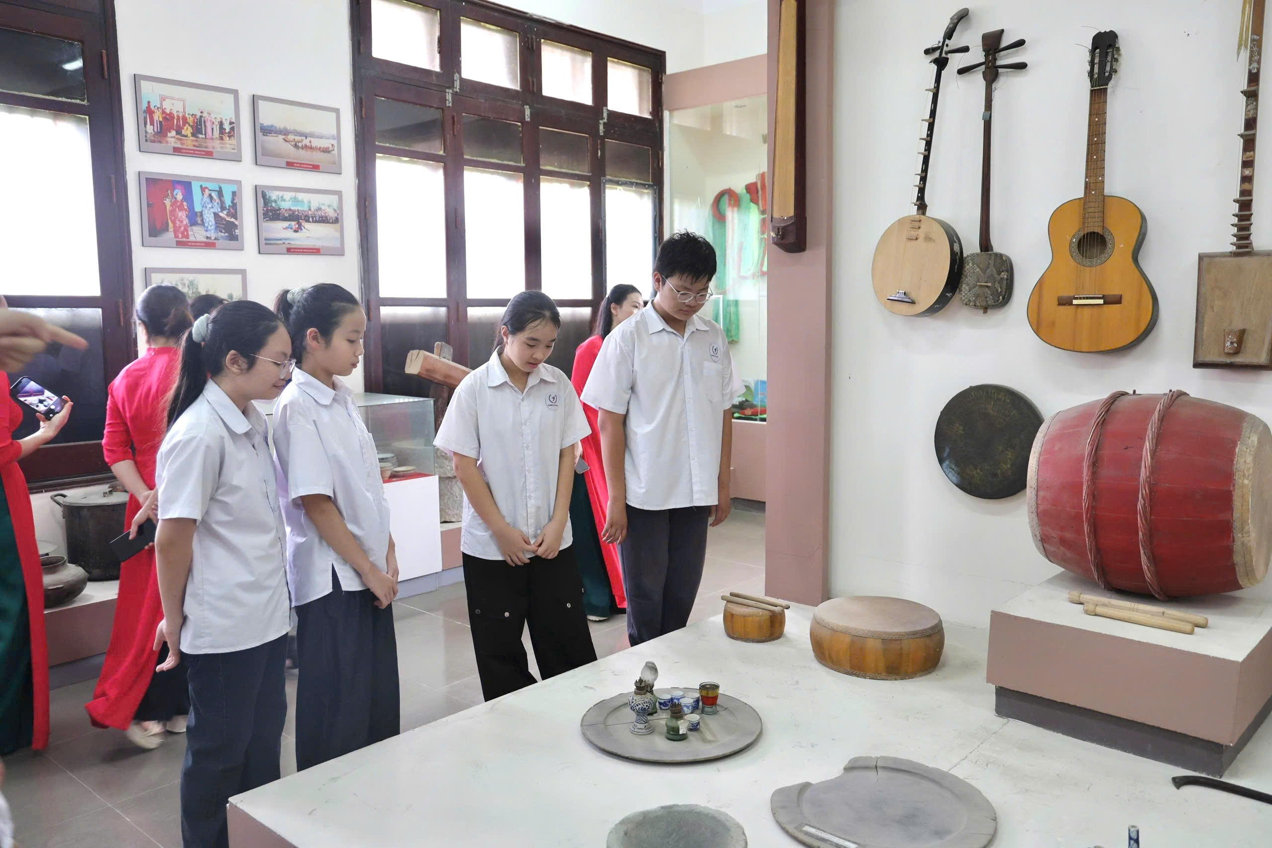 Anh-tin-bai