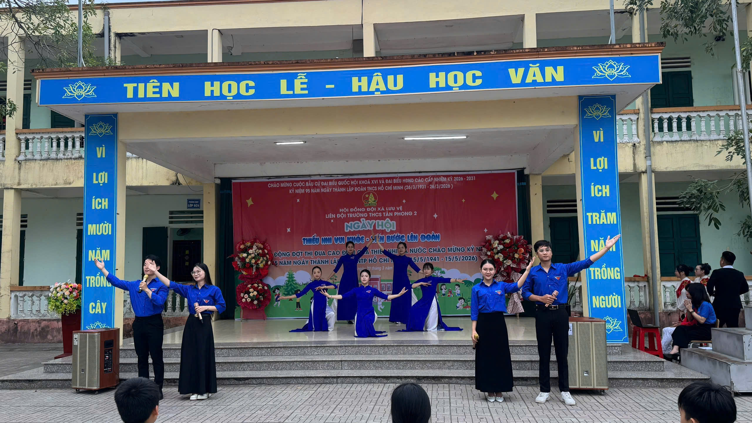 Anh-tin-bai