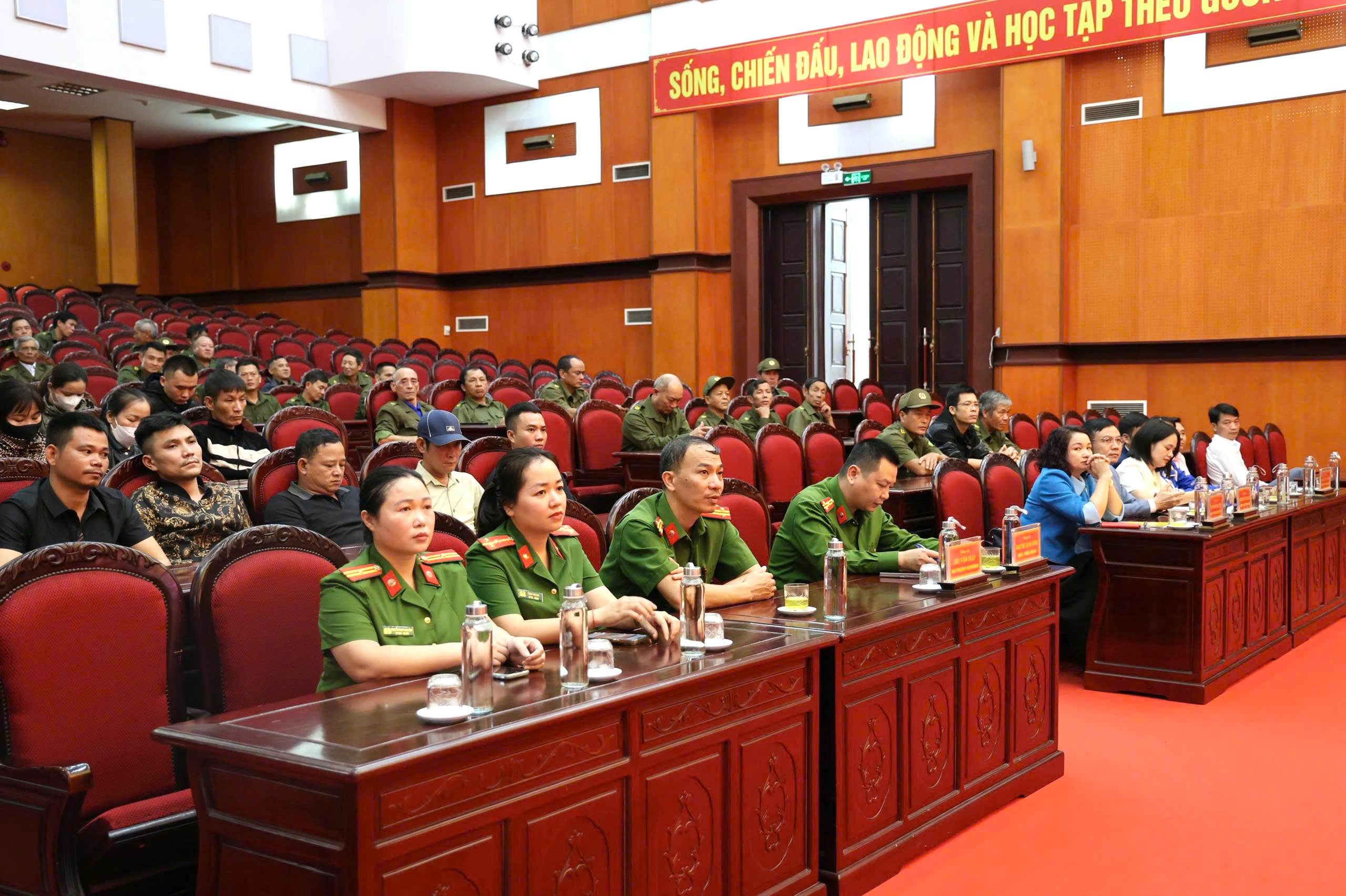 Công an xã Lưu Vệ tổ chức hội nghị tuyên truyền, giáo dục pháp luật và hỗ trợ tái hòa nhập cộng đồng