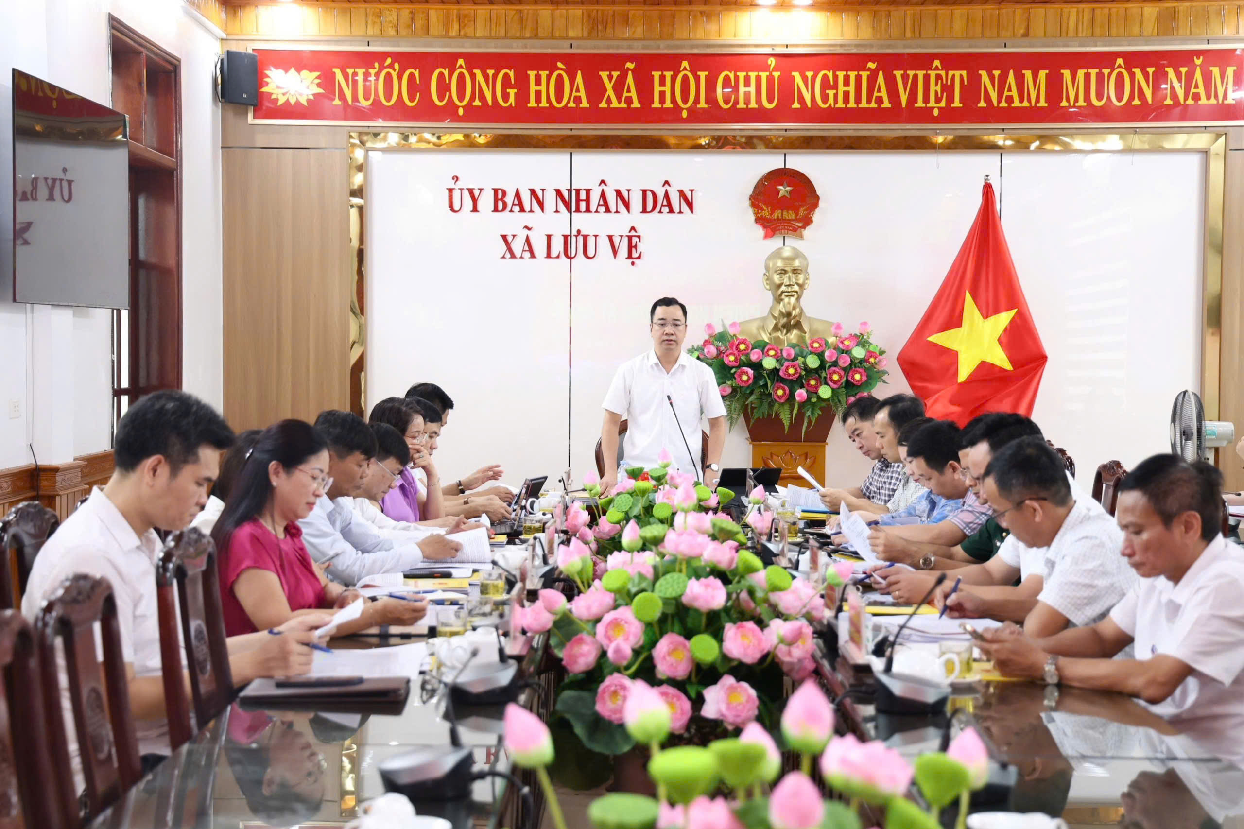 UBND xã Lưu Vệ họp phiên thường kỳ tháng 6, đánh giá tình hình phát triển kinh tế - xã hội 6 tháng đầu năm 2026