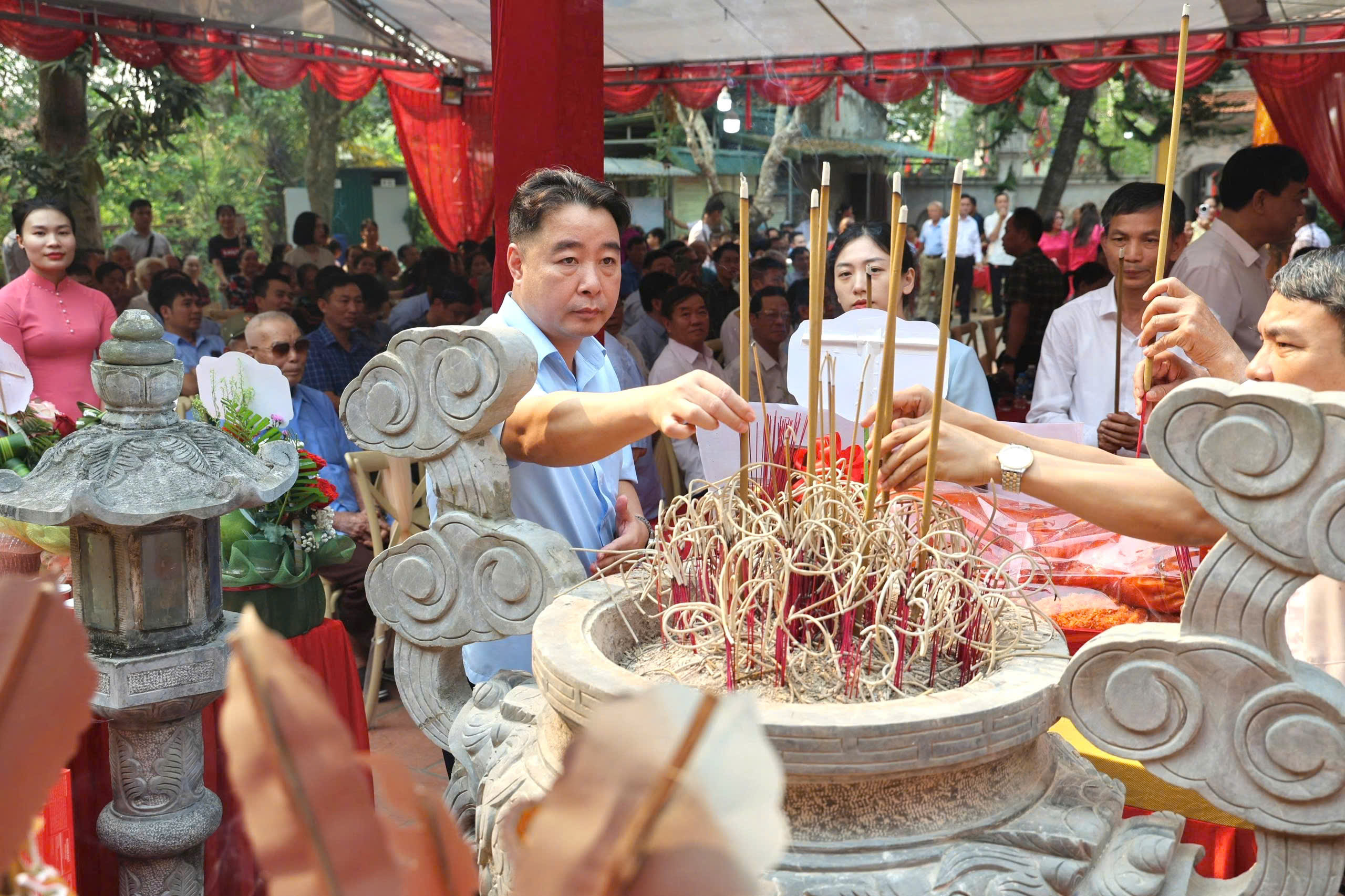 Anh-tin-bai