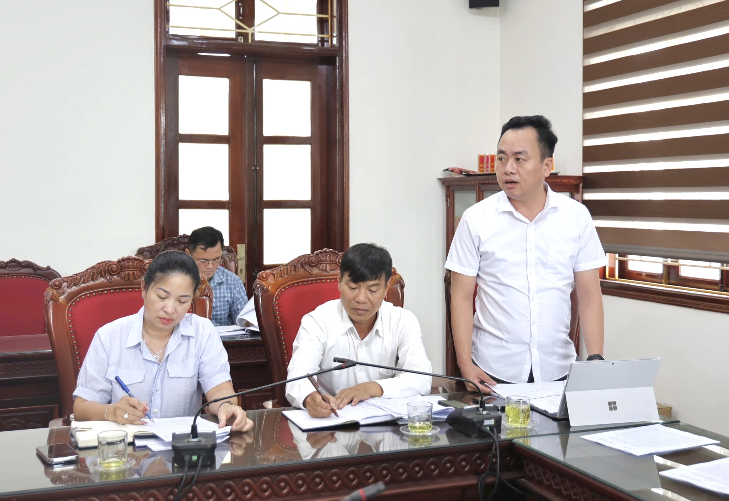 Anh-tin-bai