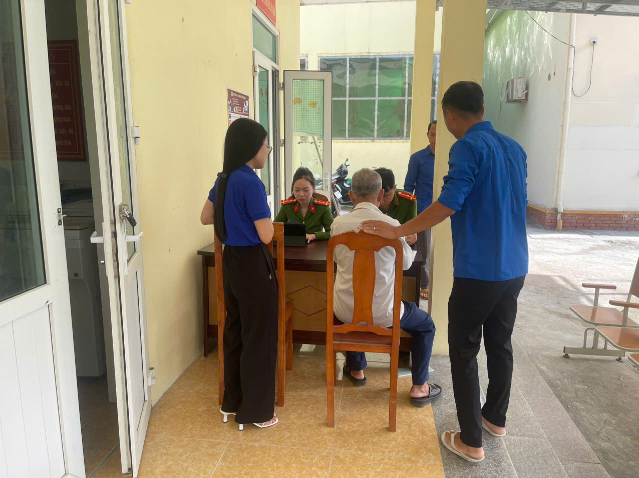 C:\Users\Administrator\Desktop\tin hành chính công\gen-h-z6783713906041_bc0e93aa123194ebb6cf84ac8d0a4945.jpg