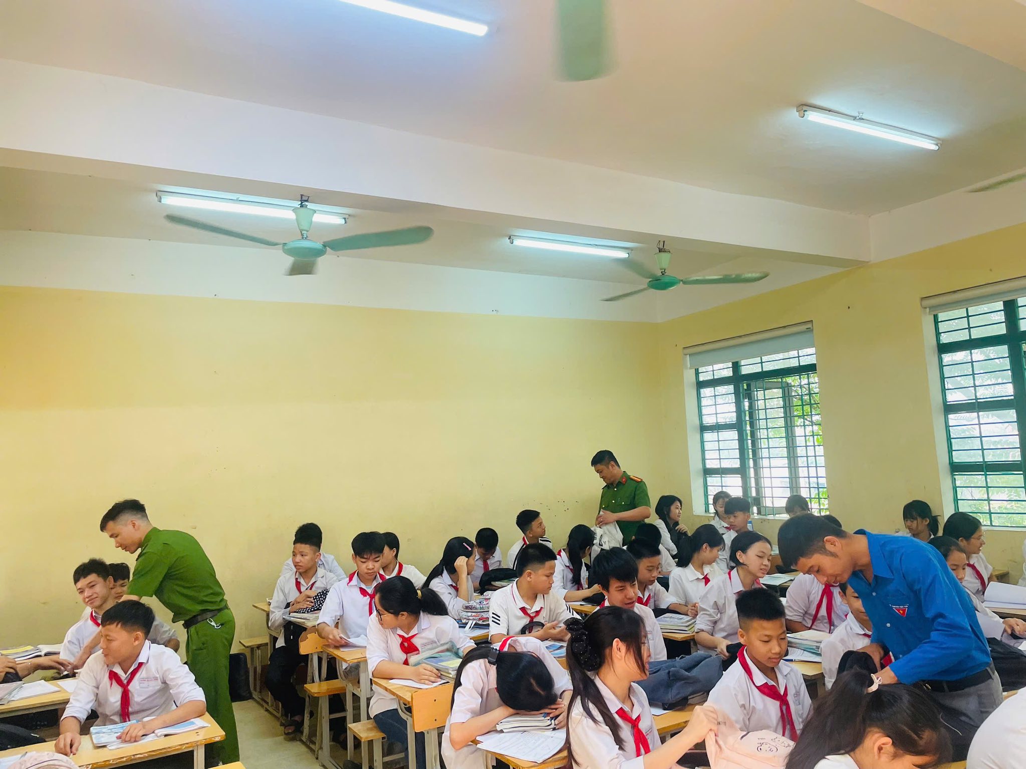 Anh-tin-bai